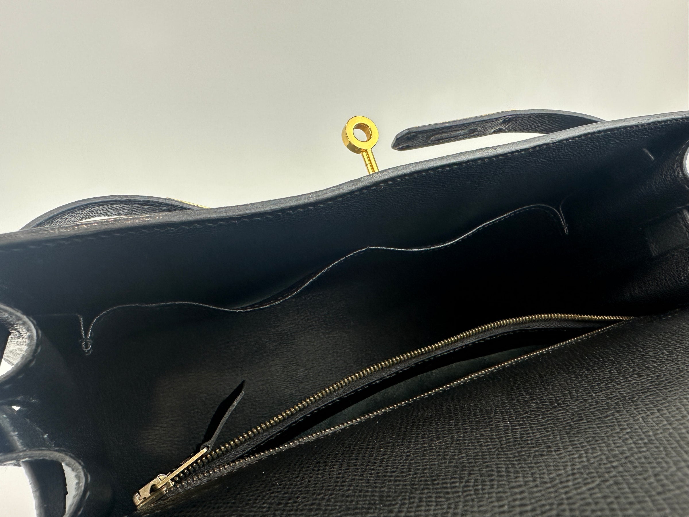 Kelly 28 Sellier Black Epsom GHW