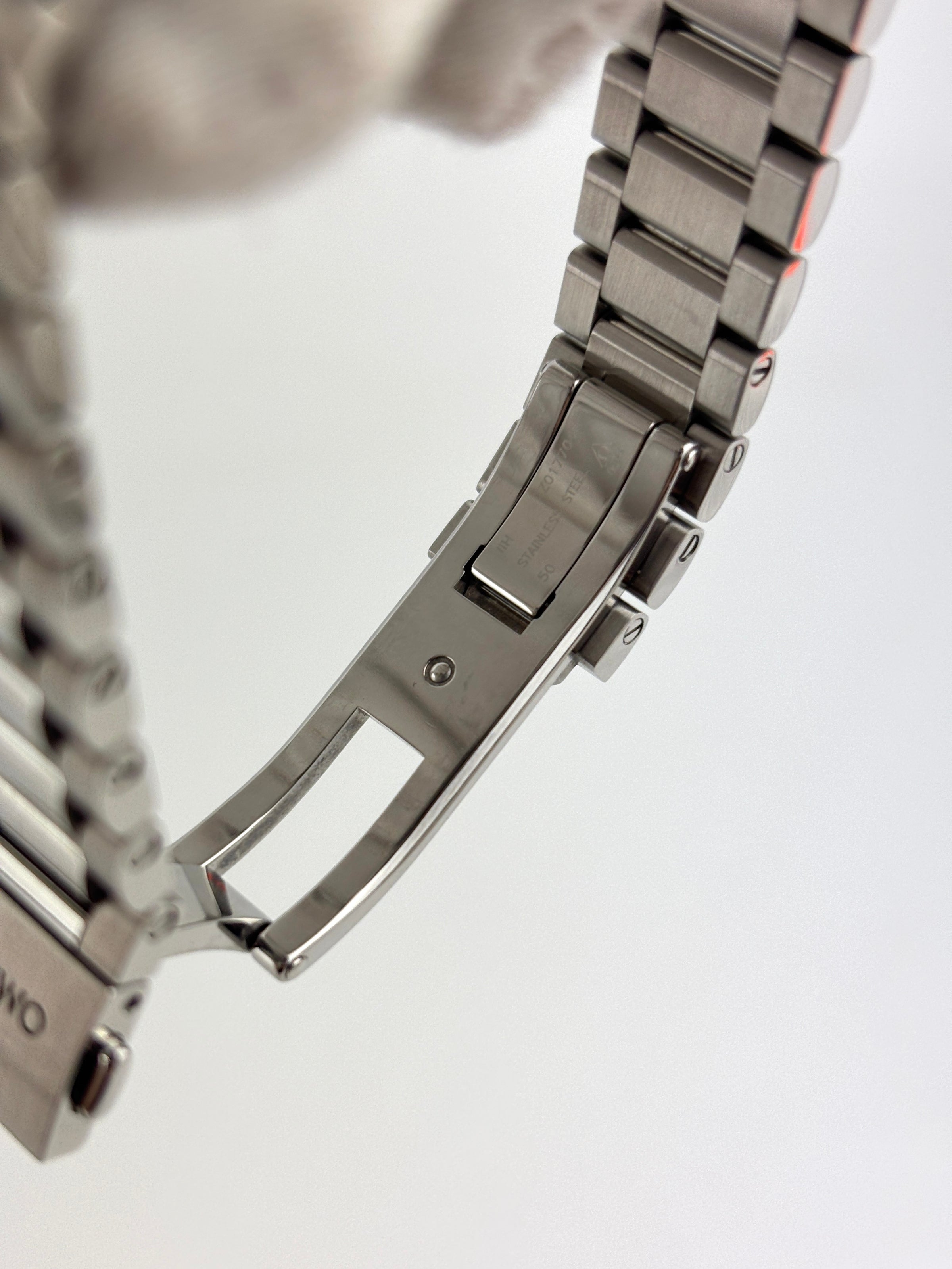 Seamaster Aqua Terra Shades 34mm Steel on Steel in Sandstone
