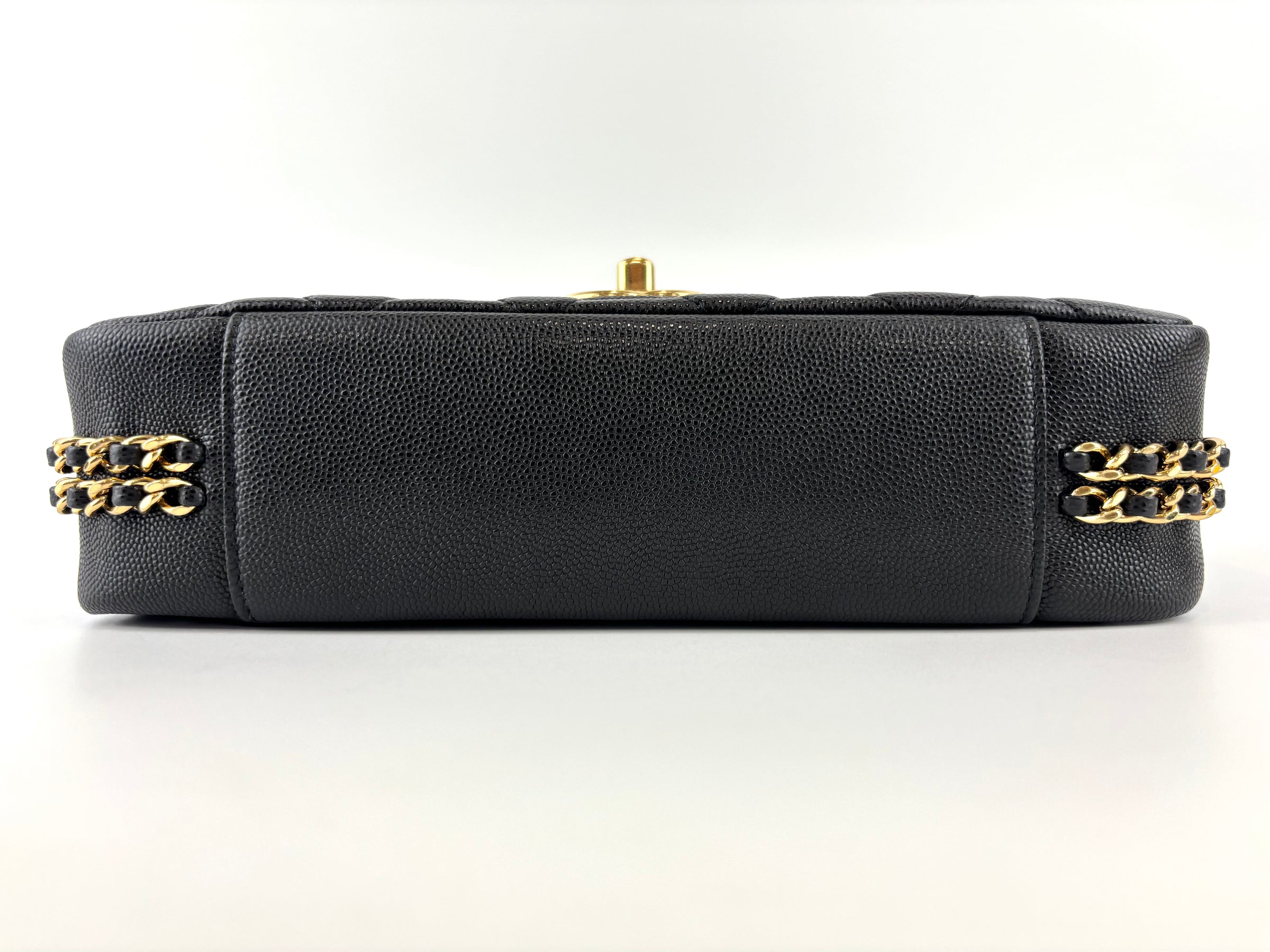 AS3777 Quilted Caviar Chain Flap Crossbody Bag GHW - Glampot