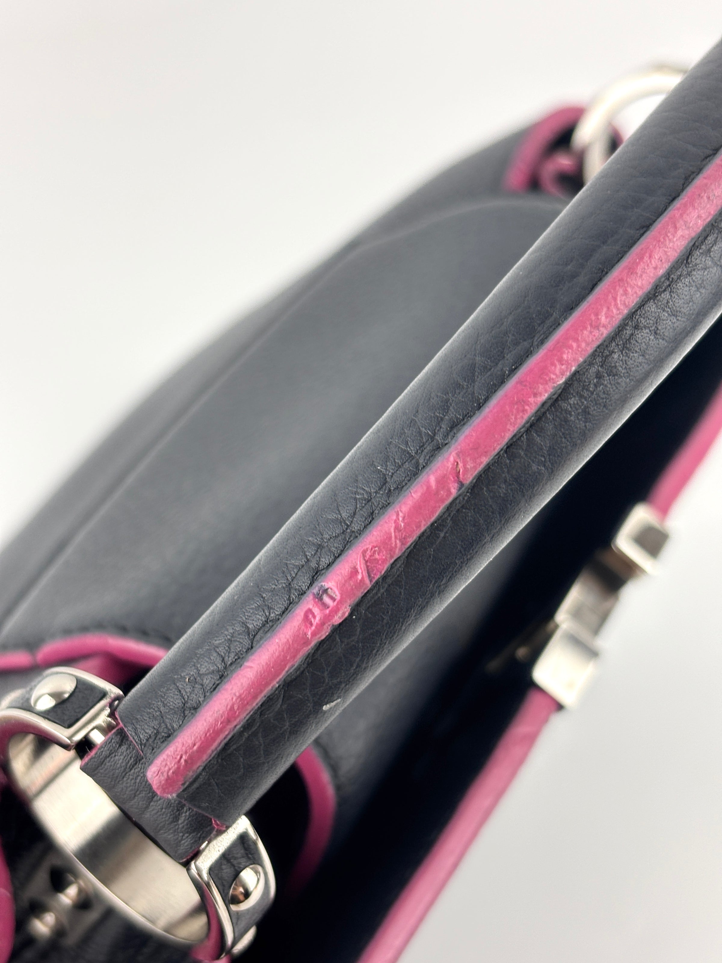 Capucines BB in Black Taurillon Leather/Fuschia SHW