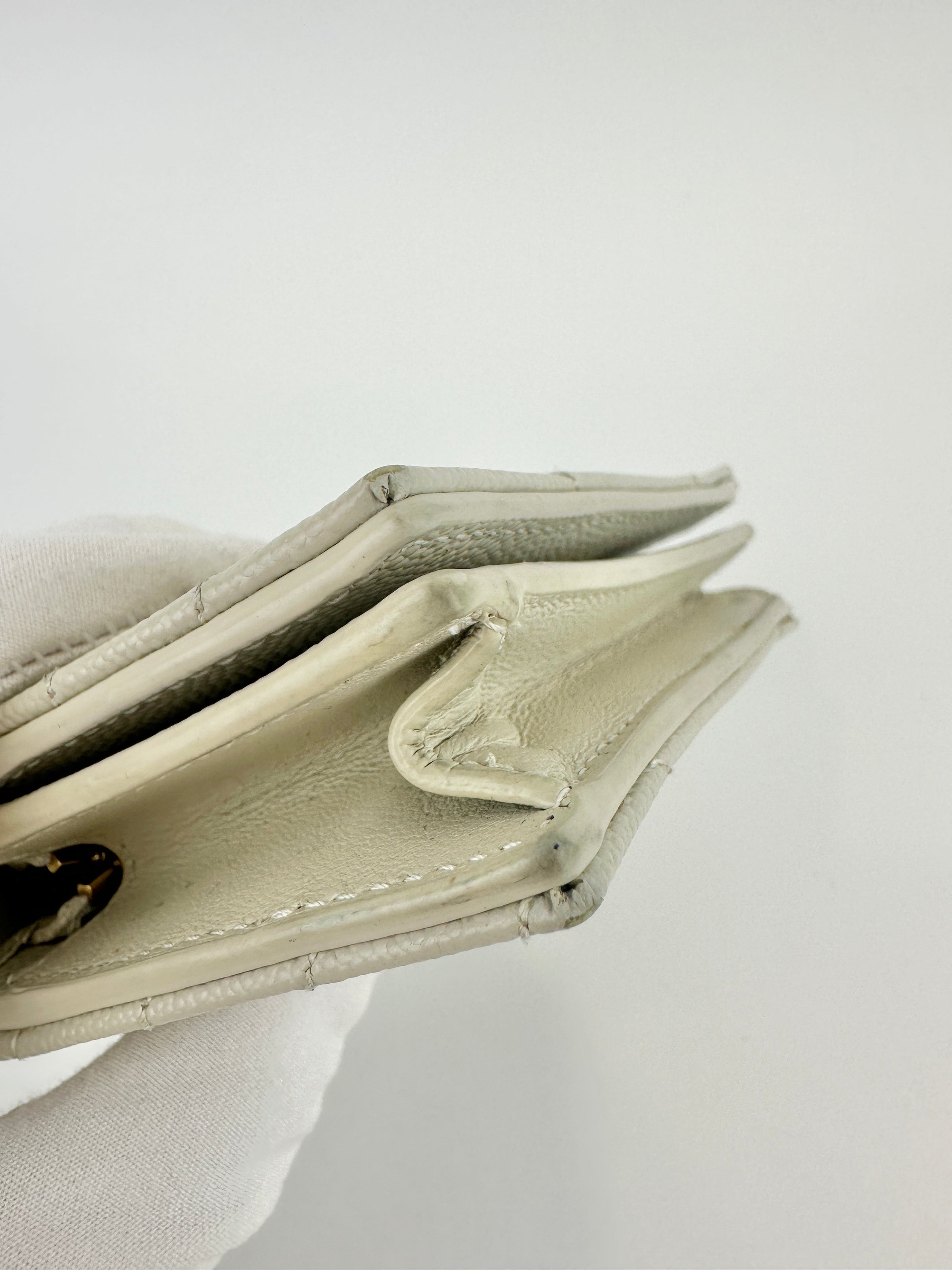 668290 Cassandre Matelassé Flap Grain de Poudre Leather Blanc Vintage Card Case GHW