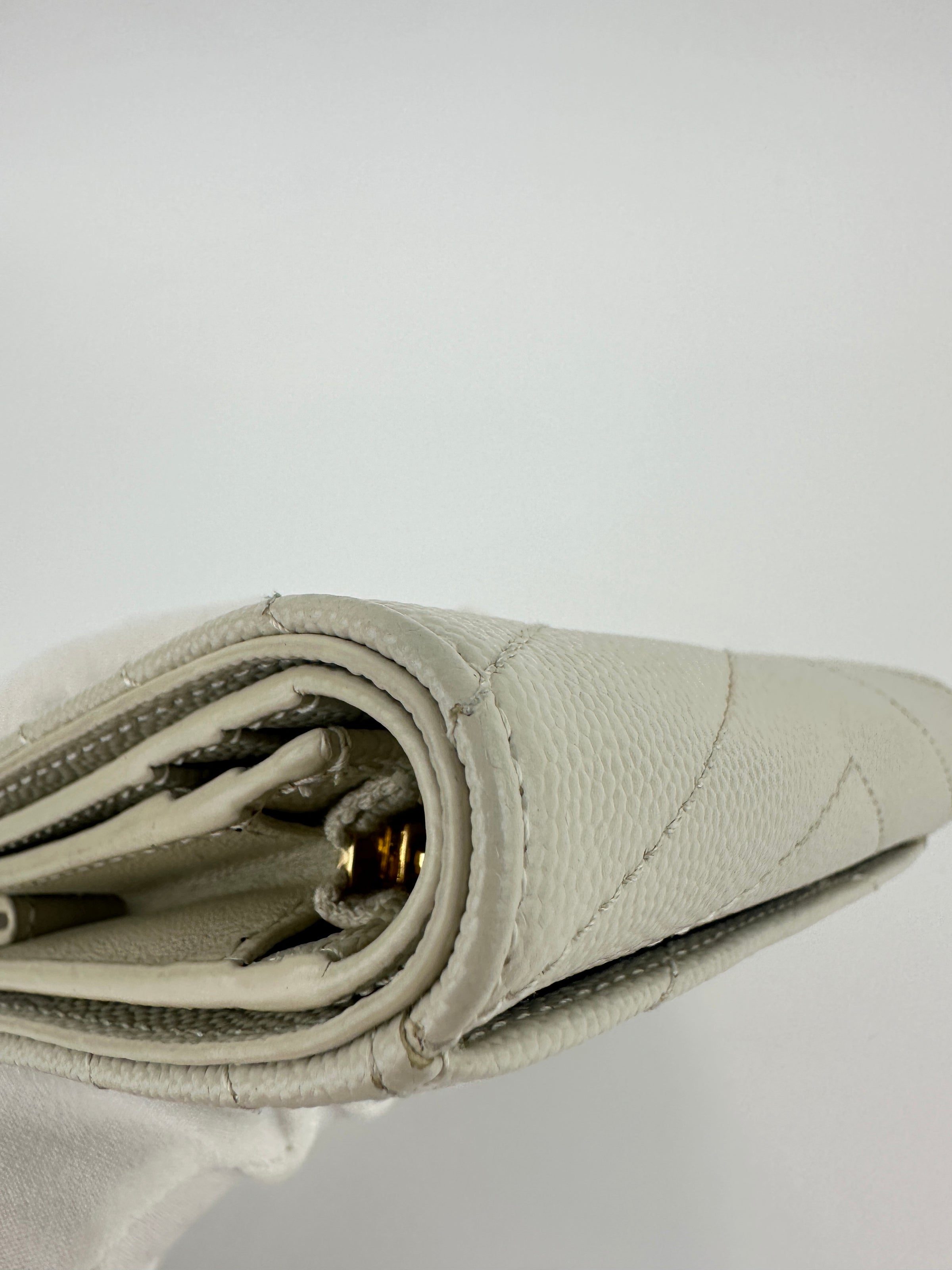 668290 Cassandre Matelassé Flap Grain de Poudre Leather Blanc Vintage Card Case GHW