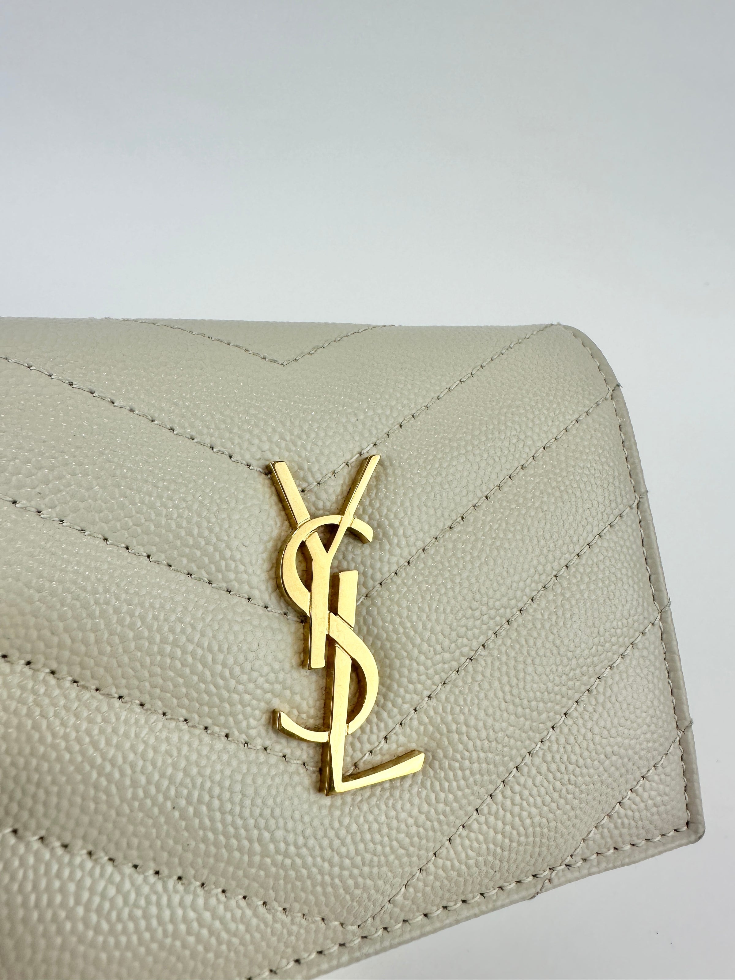 668290 Cassandre Matelassé Flap Grain de Poudre Leather Blanc Vintage Card Case GHW