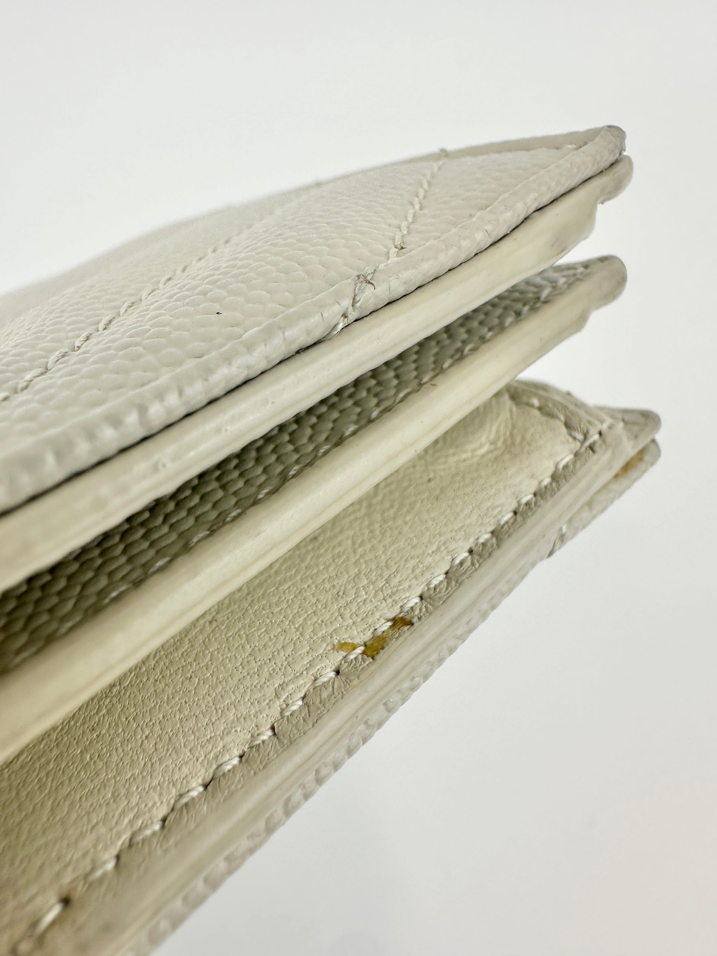 668290 Cassandre Matelassé Flap Grain de Poudre Leather Blanc Vintage Card Case GHW