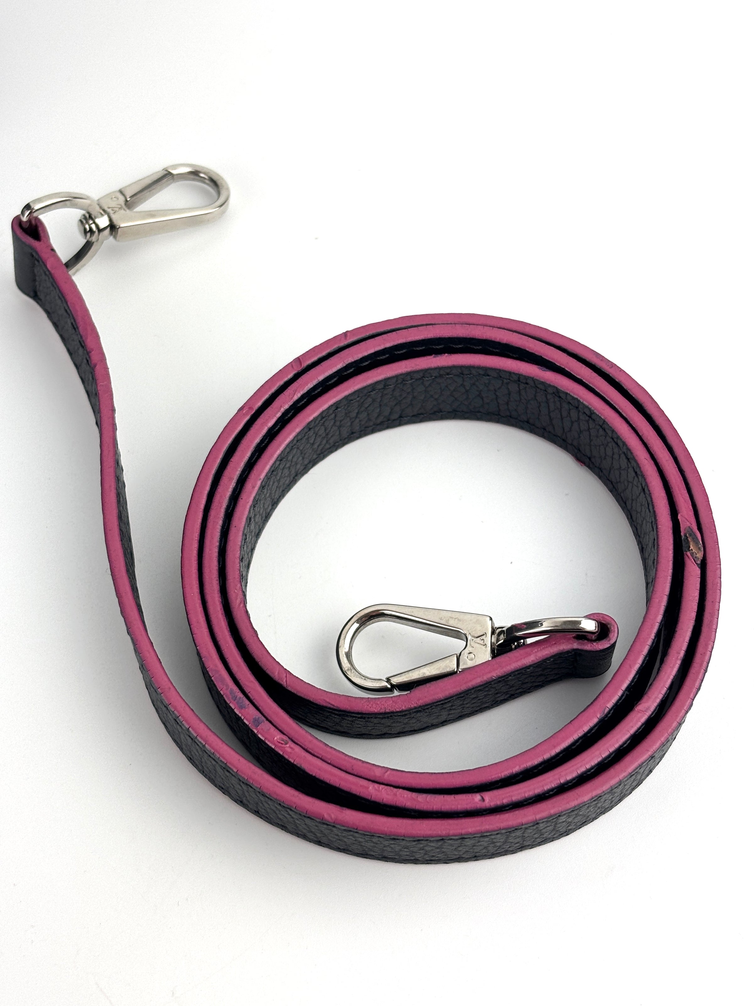 Capucines BB in Black Taurillon Leather/Fuschia SHW
