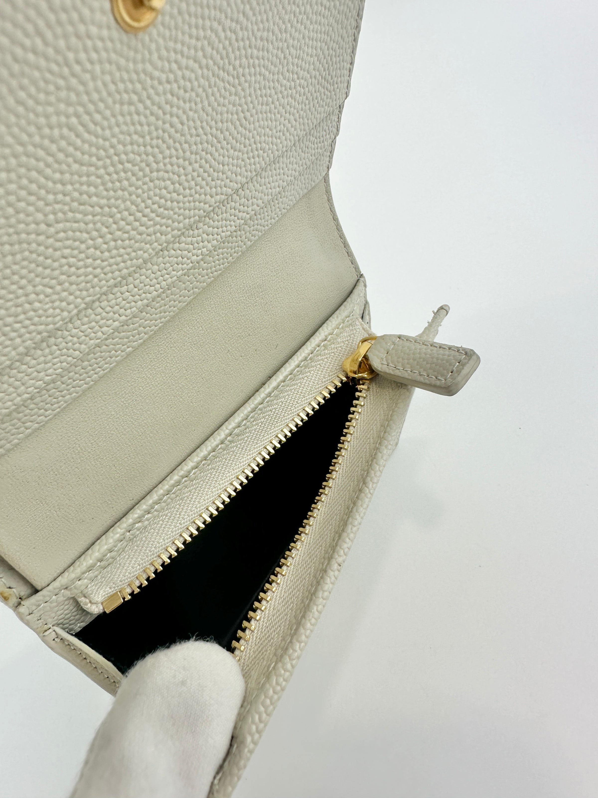 668290 Cassandre Matelassé Flap Grain de Poudre Leather Blanc Vintage Card Case GHW