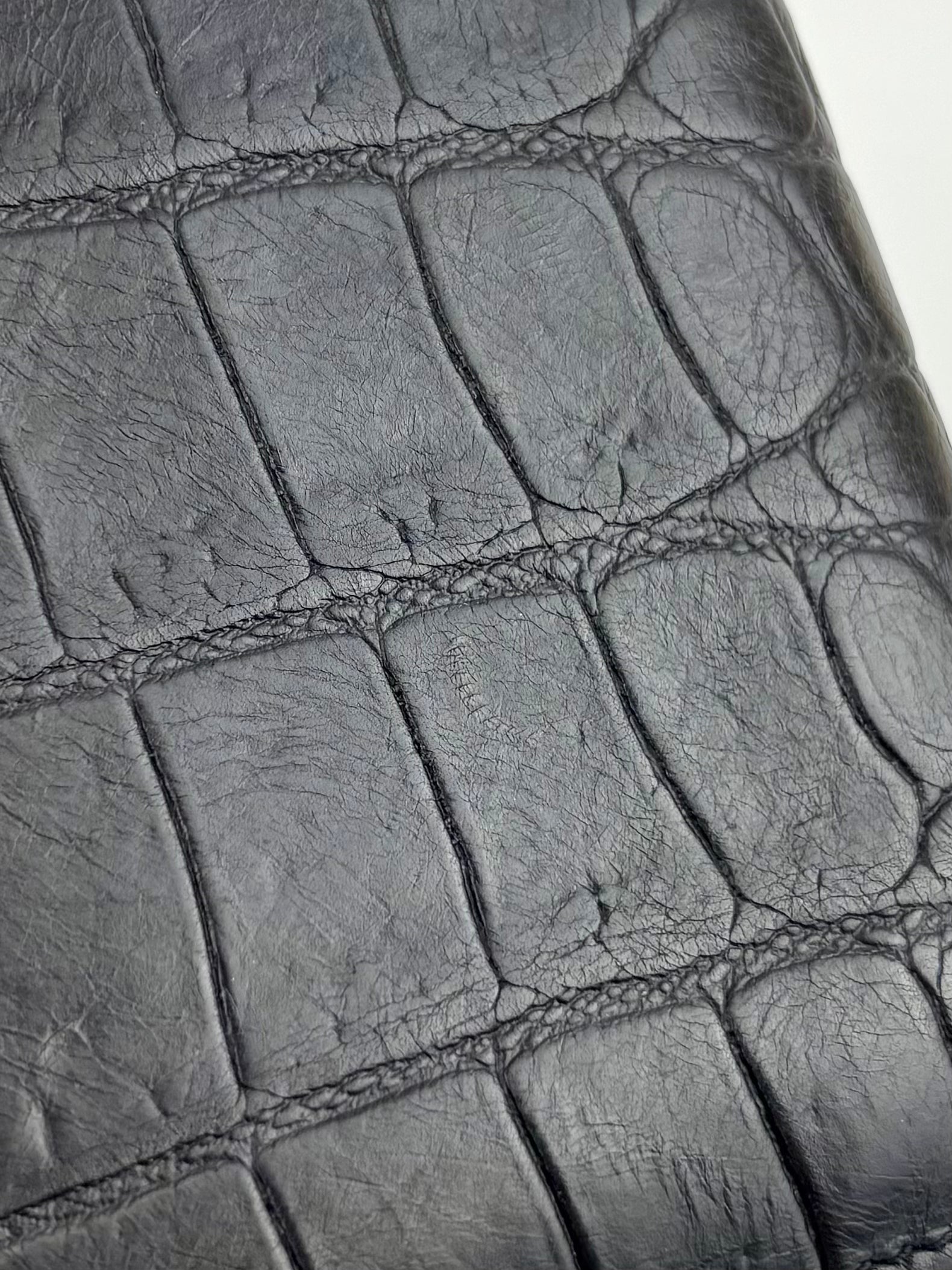 Men’s Croc Embossed Bifold Wallet - Glampot