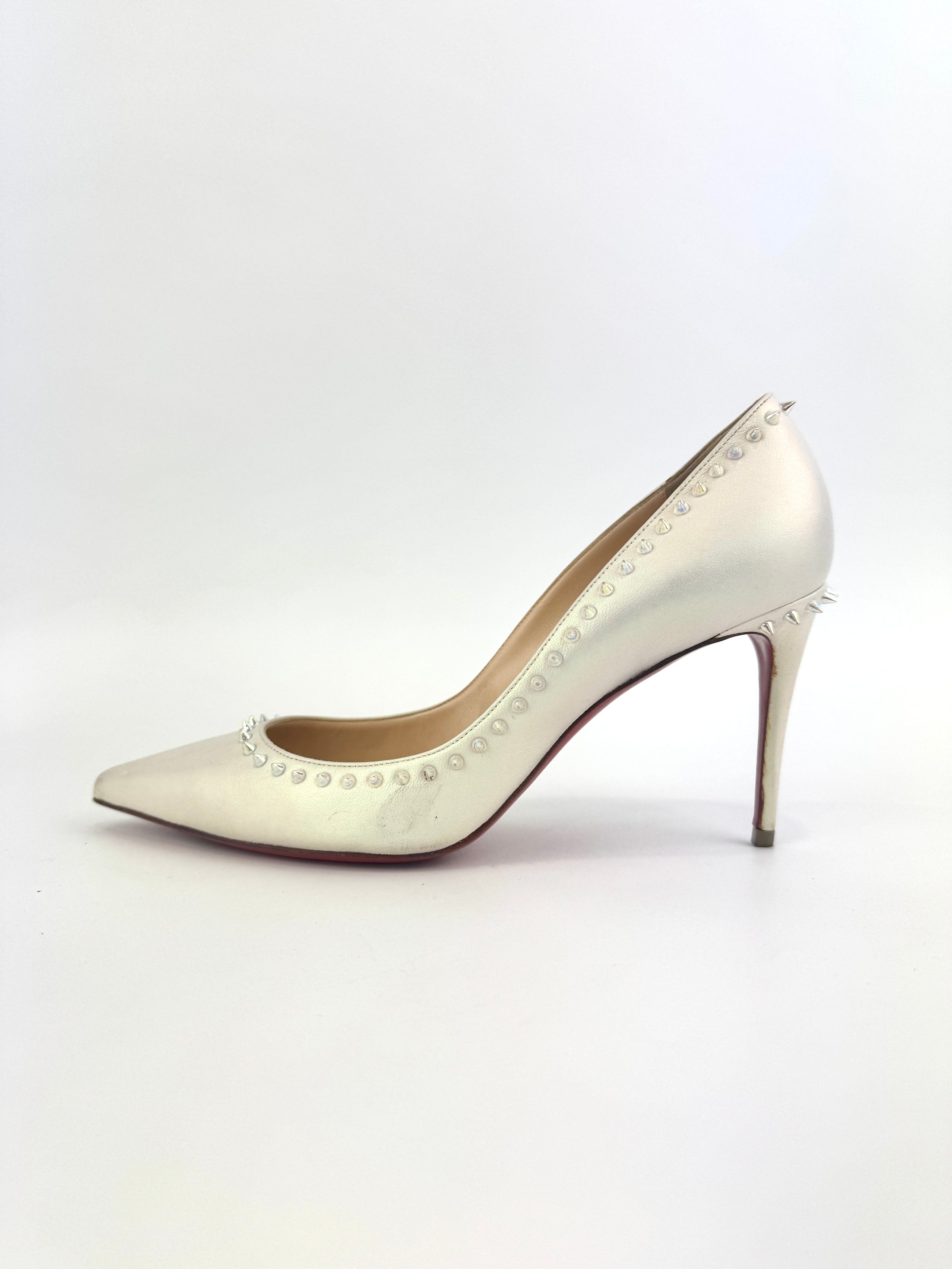 Anjalina 85 Pumps in Snow/ Clear Studs Size 39