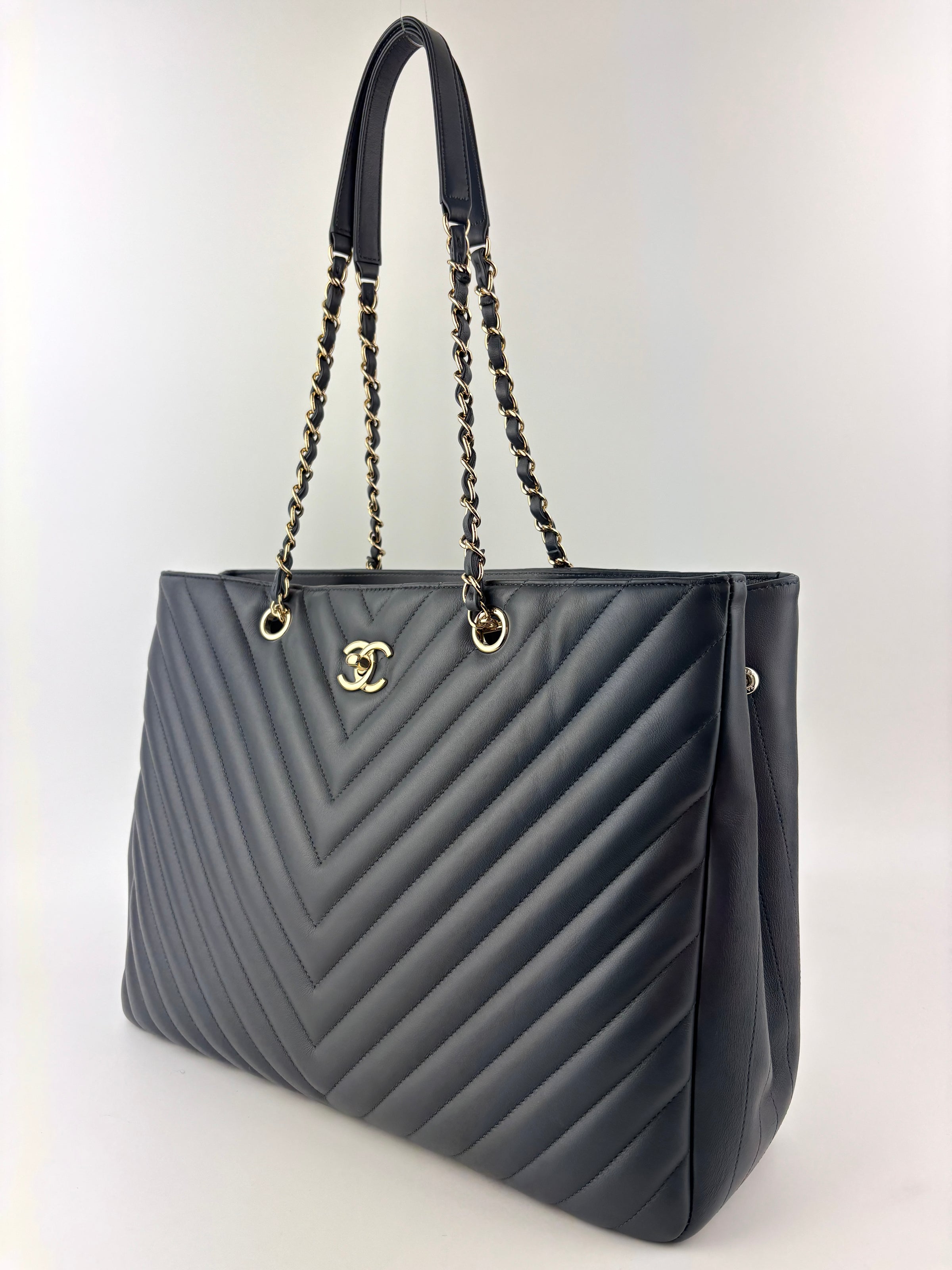 Chevron Quilted Shopping Tote Grey LGHW