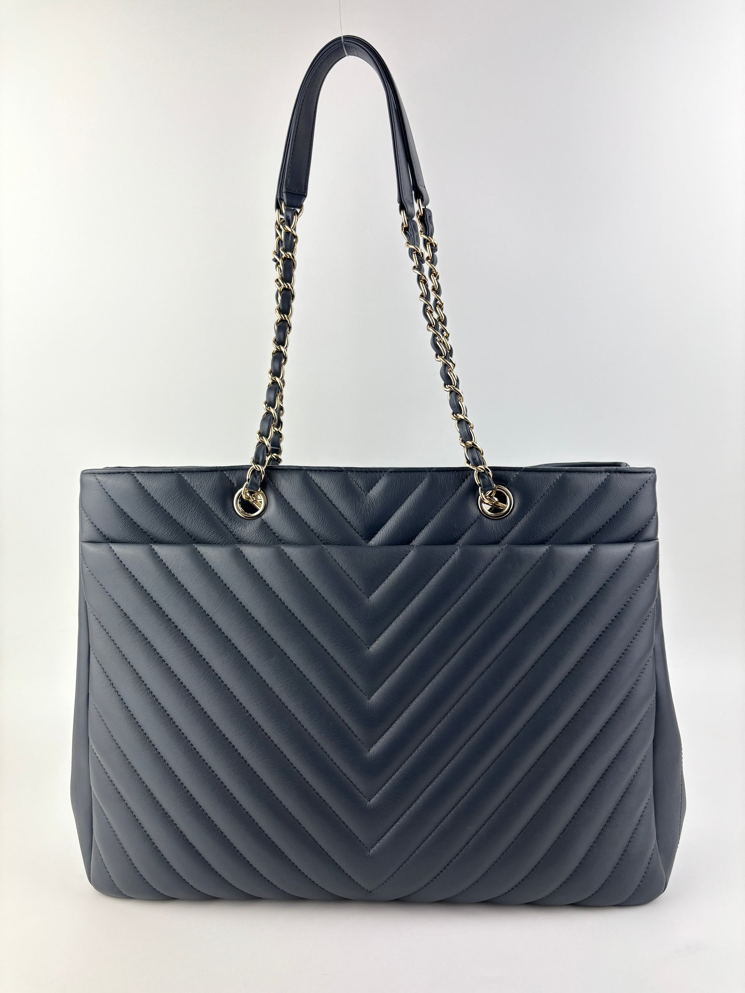 Chevron Quilted Shopping Tote Grey LGHW