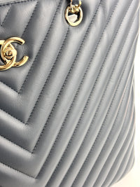 Chevron Quilted Shopping Tote Grey LGHW