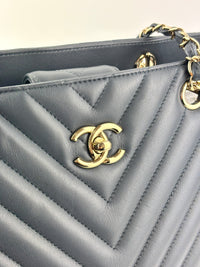 Chevron Quilted Shopping Tote Grey LGHW