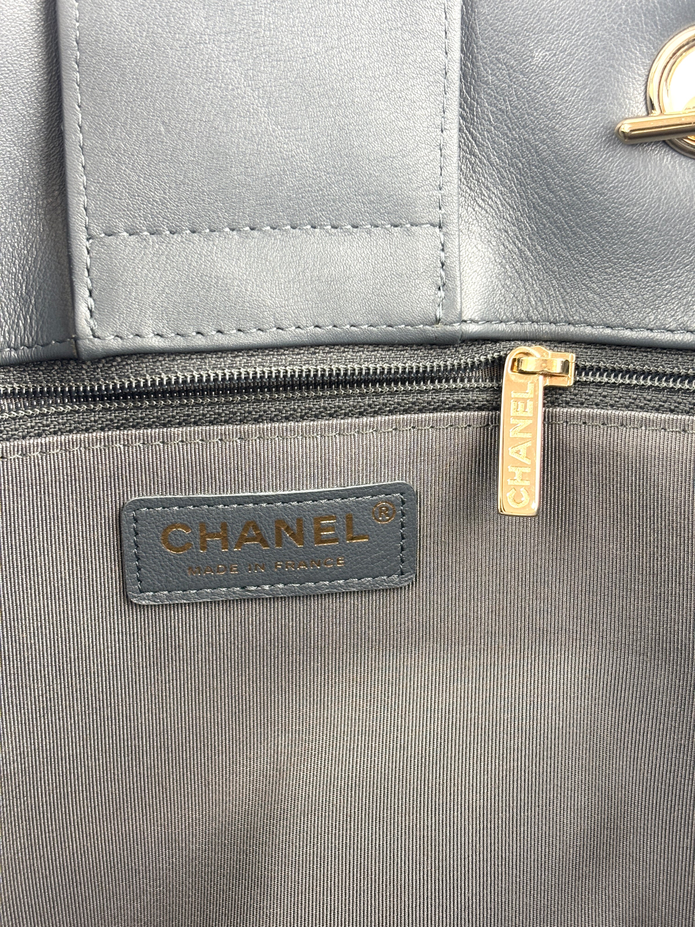Chevron Quilted Shopping Tote Grey LGHW