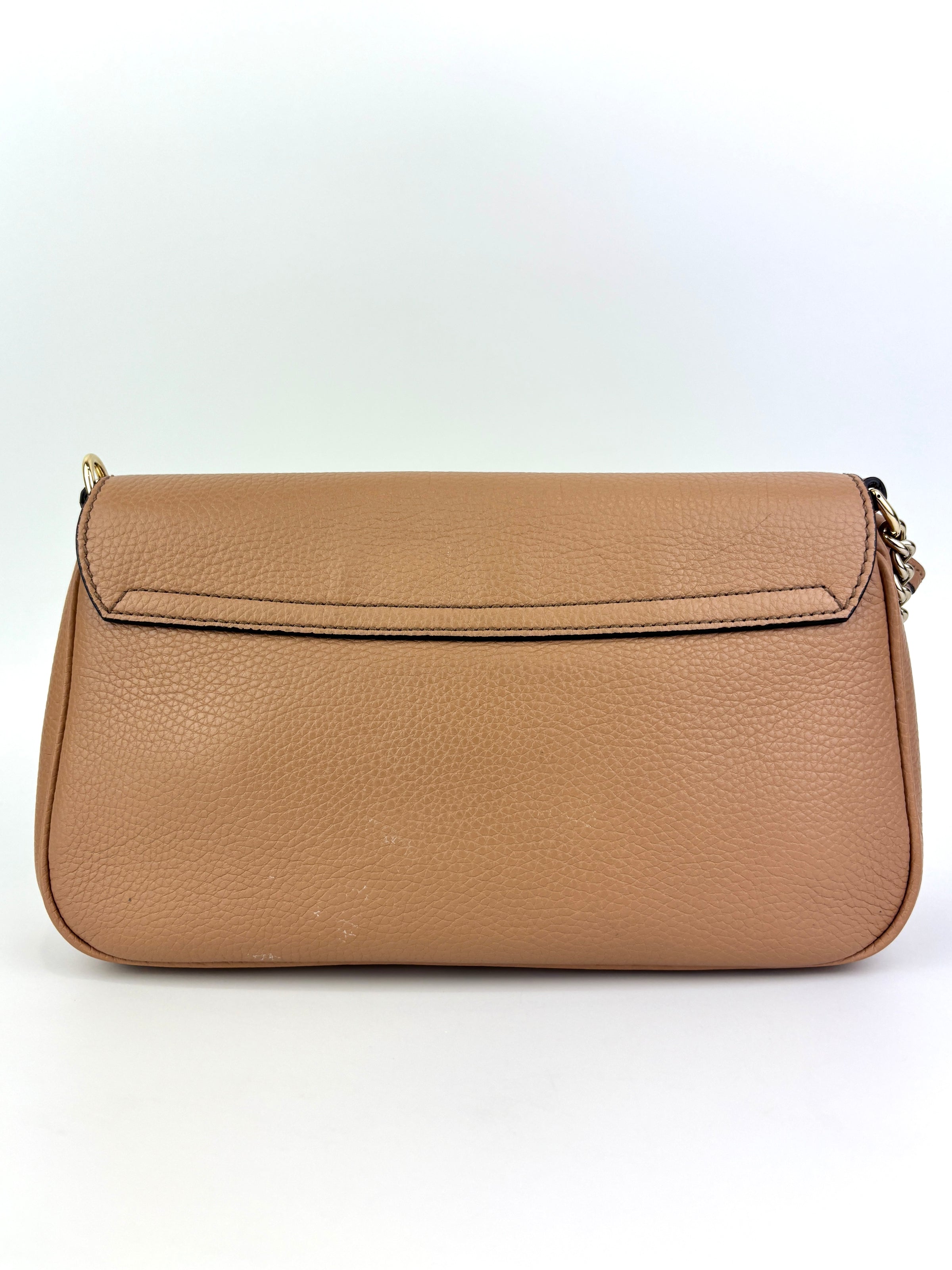 Soho Interlocking G Chain Shoulder Bag Camelia Beige - Glampot