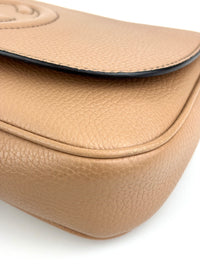 Soho Interlocking G Chain Shoulder Bag Camelia Beige - Glampot