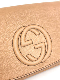 Soho Interlocking G Chain Shoulder Bag Camelia Beige - Glampot