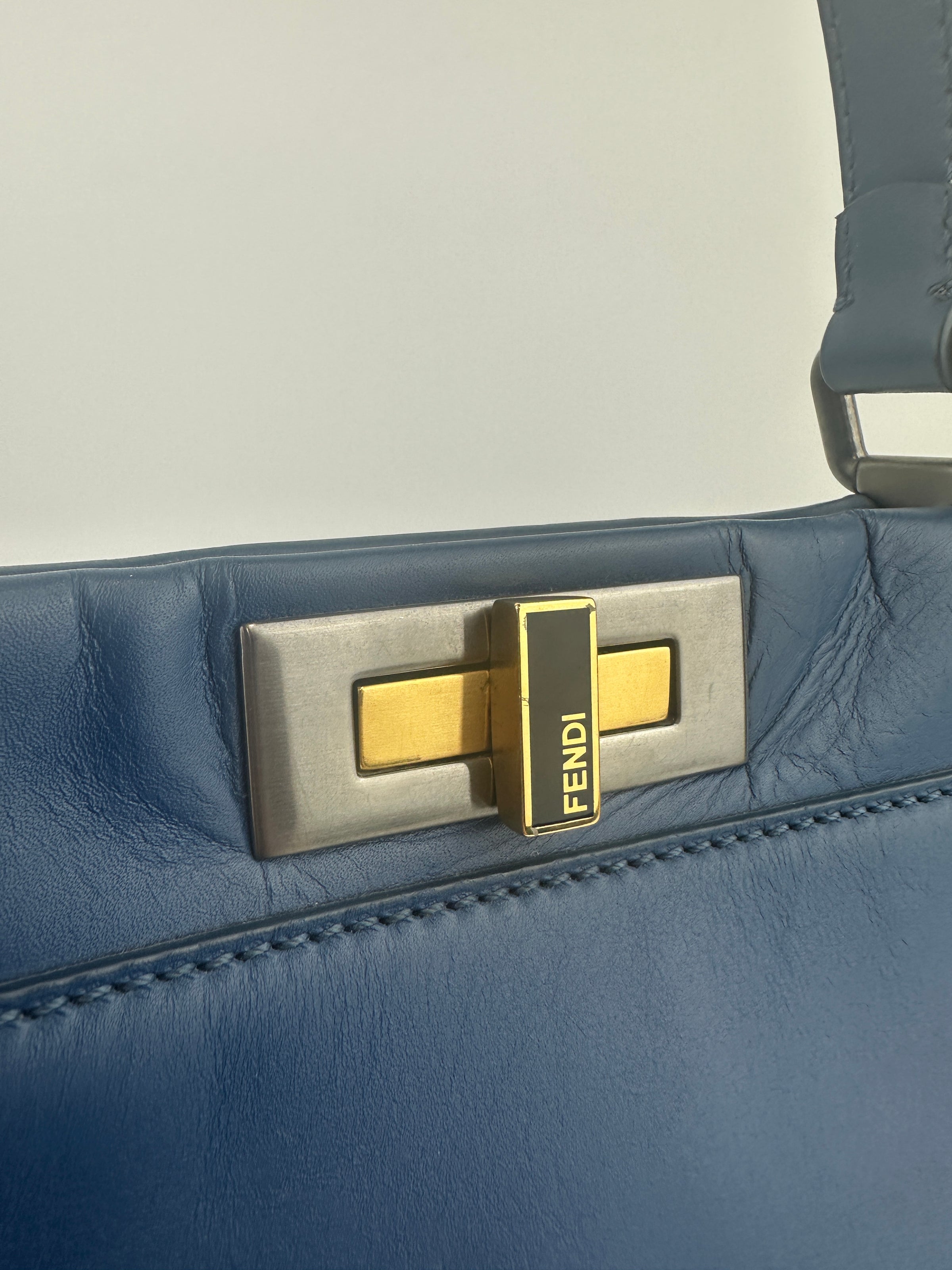 8BN226 Regular Peekaboo Blue Smooth Leather Bag