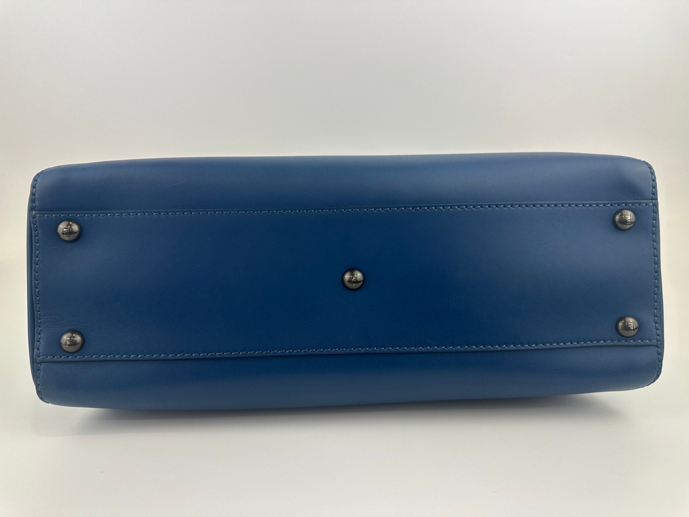 8BN226 Regular Peekaboo Blue Smooth Leather Bag