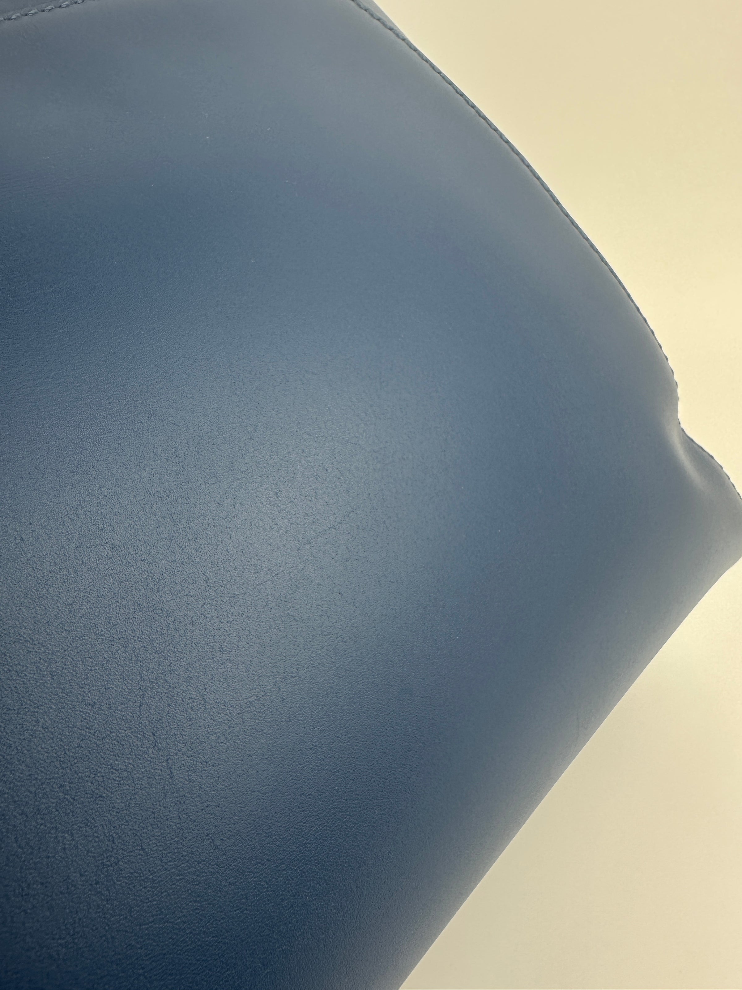 8BN226 Regular Peekaboo Blue Smooth Leather Bag