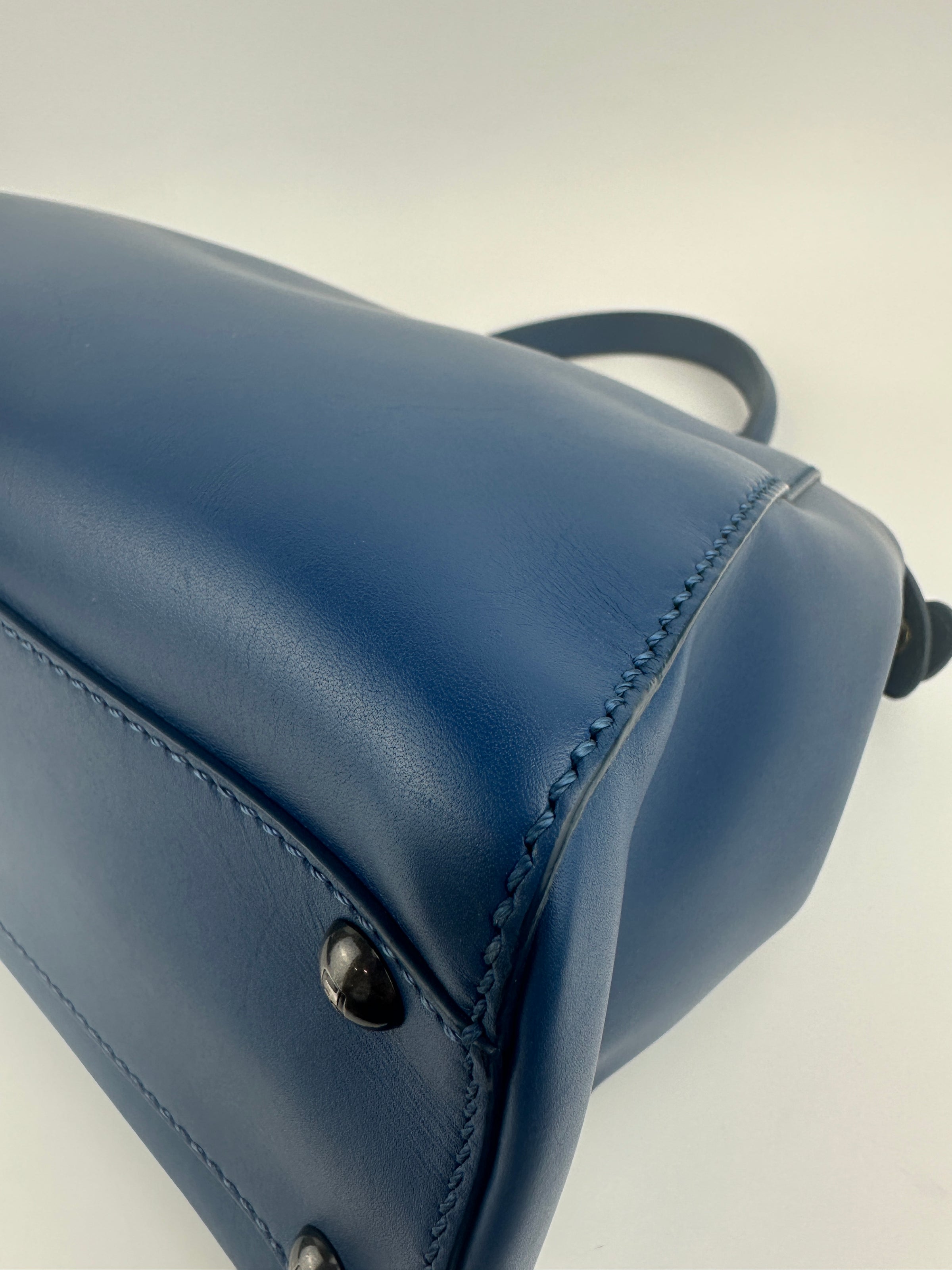 8BN226 Regular Peekaboo Blue Smooth Leather Bag