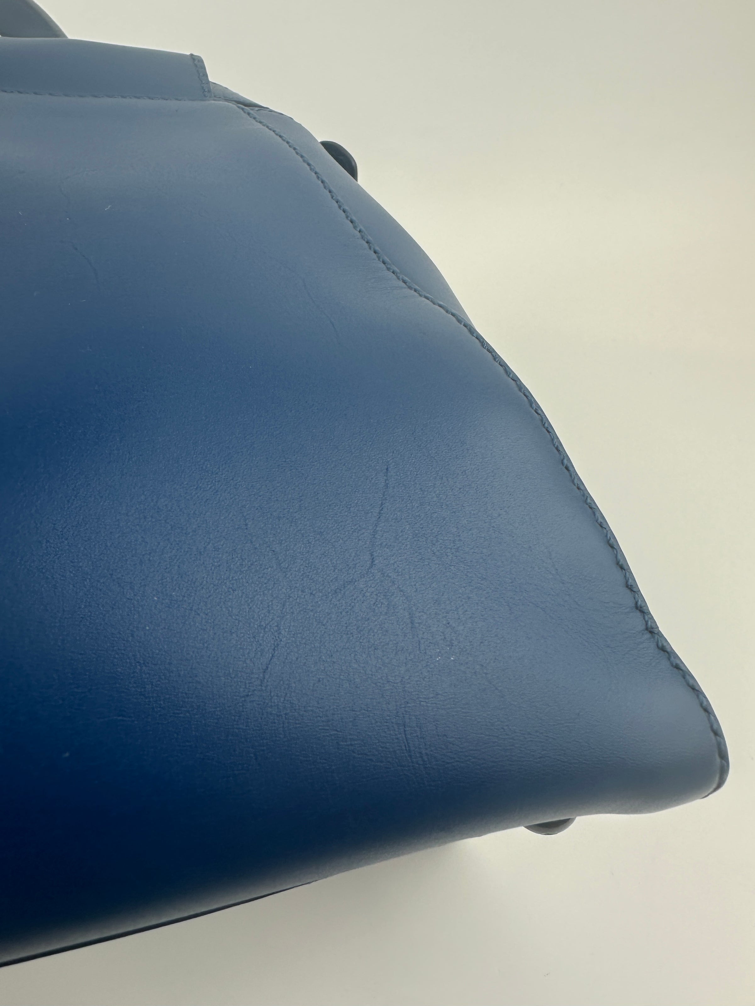 8BN226 Regular Peekaboo Blue Smooth Leather Bag