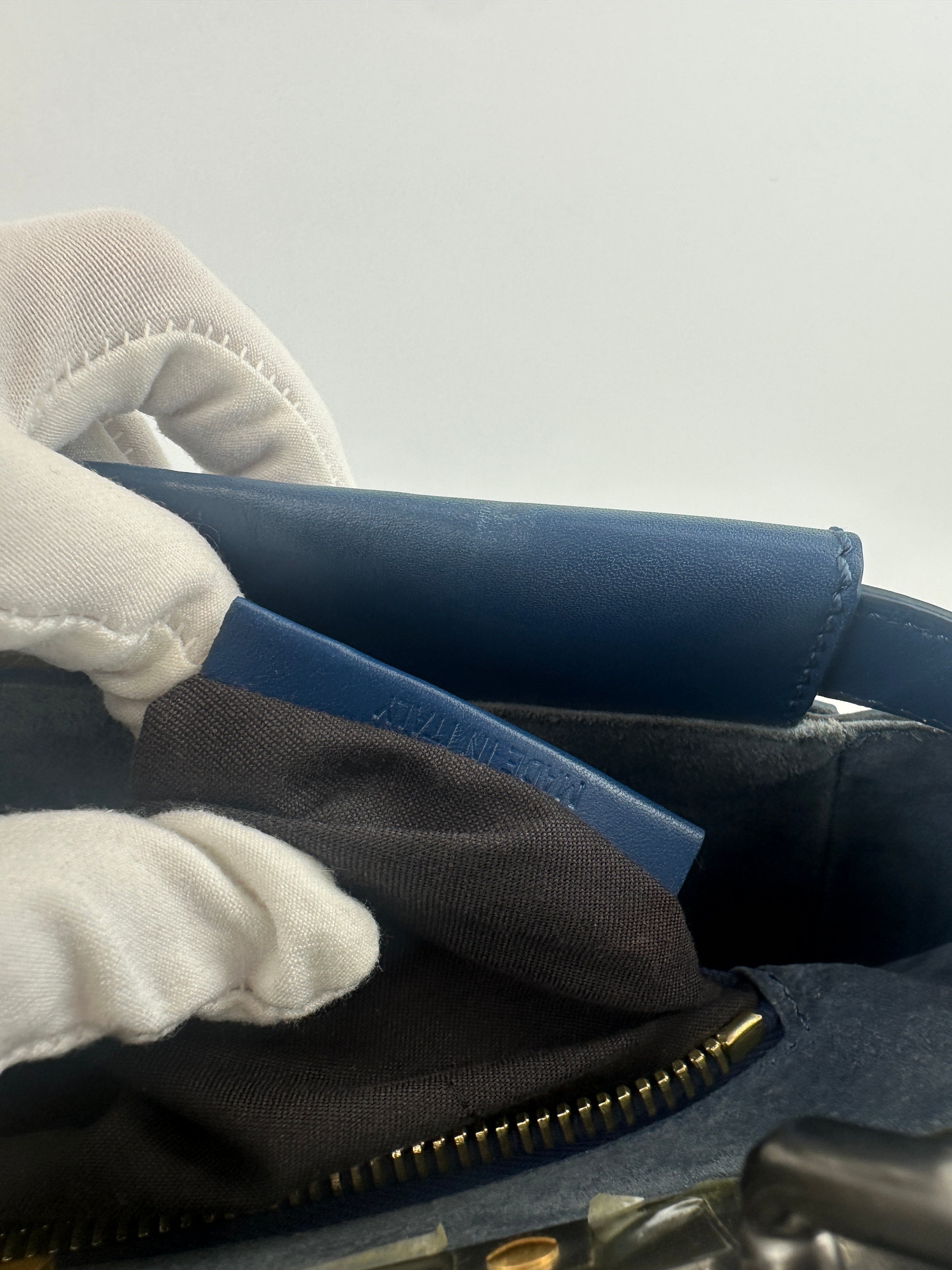 8BN226 Regular Peekaboo Blue Smooth Leather Bag