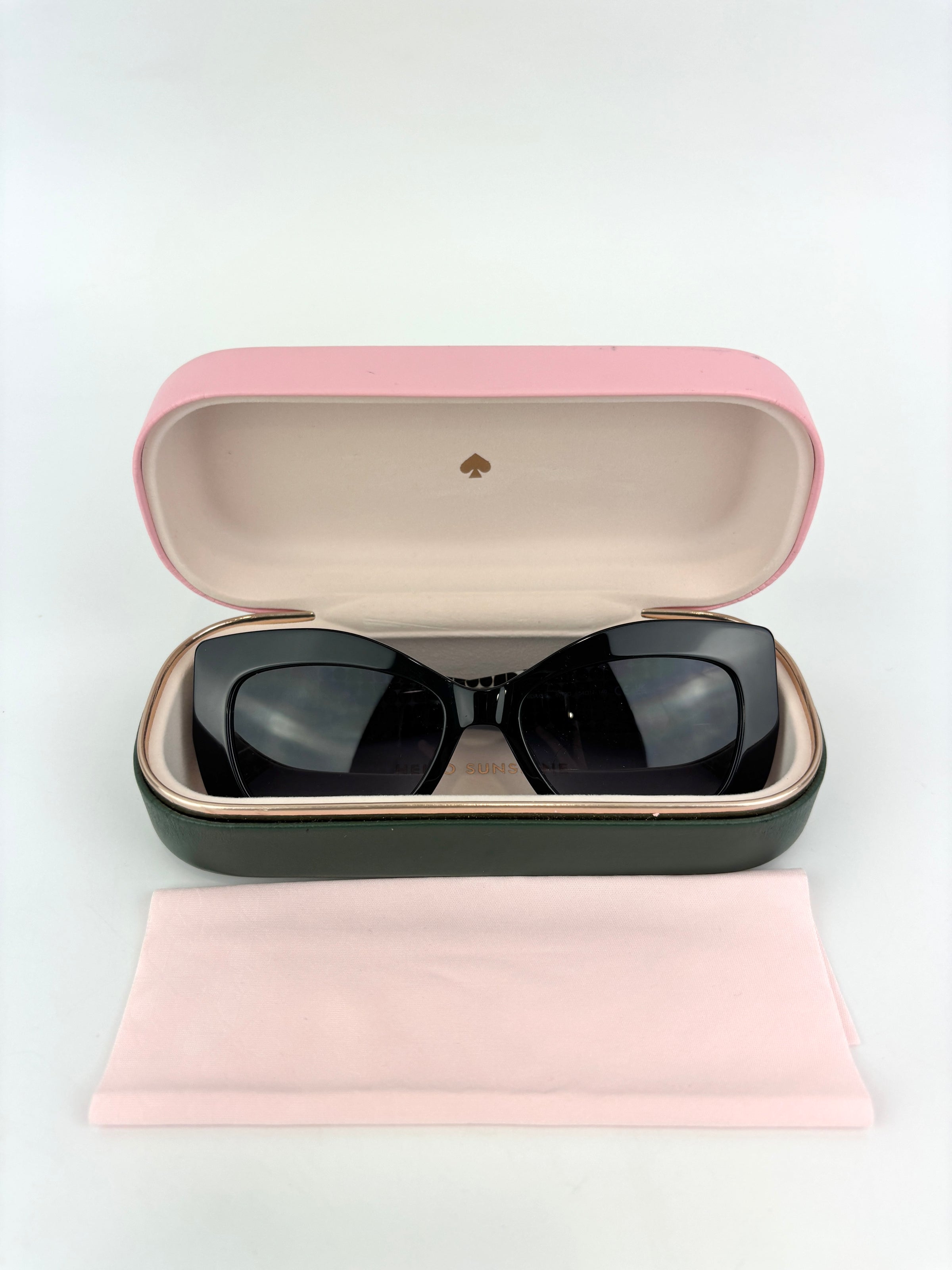 FRIDA/G/S Women’s Sunglasses in Black/White - Glampot