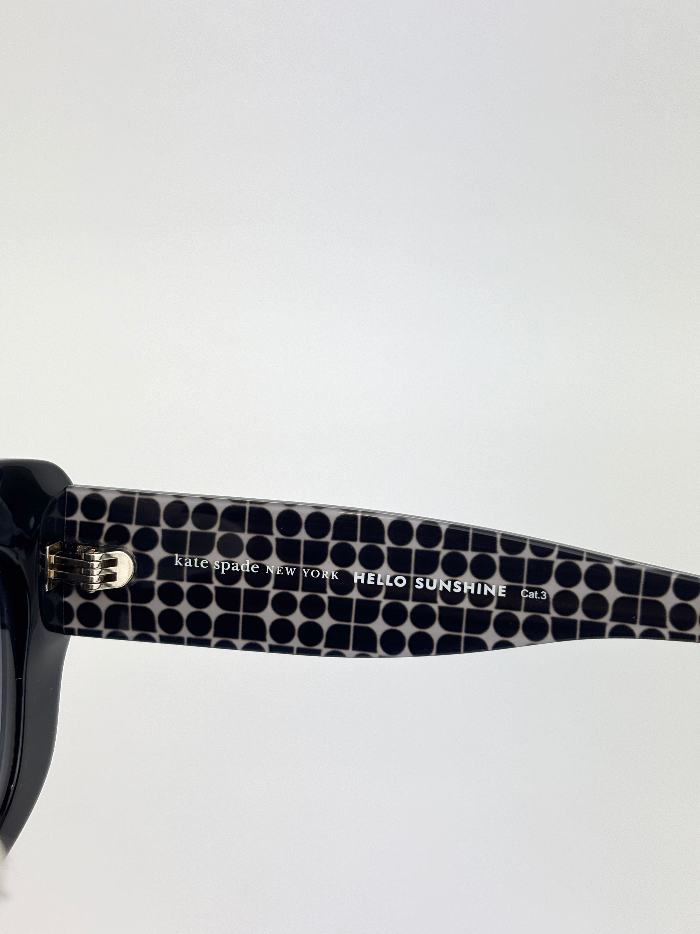 FRIDA/G/S Women’s Sunglasses in Black/White - Glampot