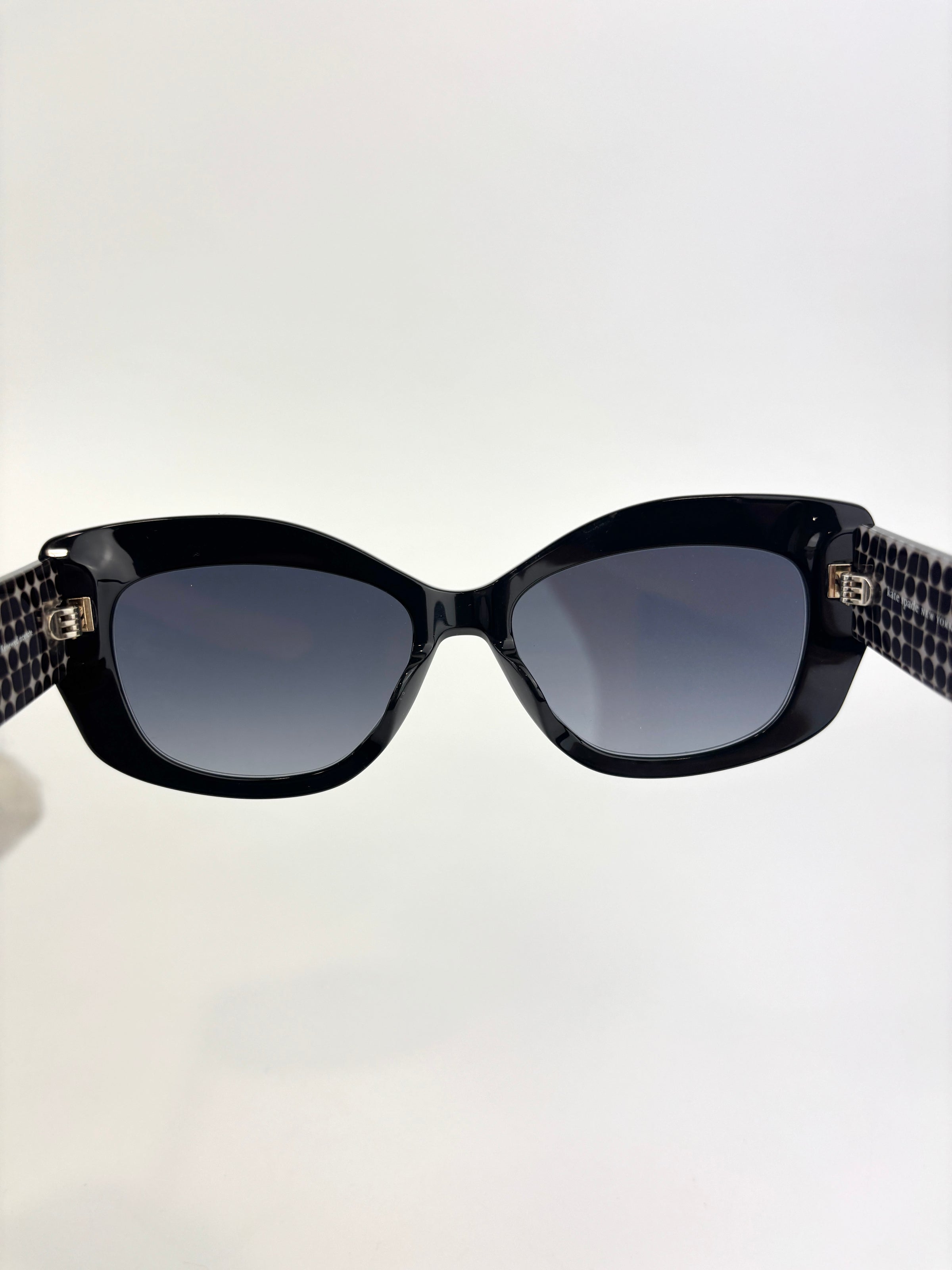 FRIDA/G/S Women’s Sunglasses in Black/White - Glampot
