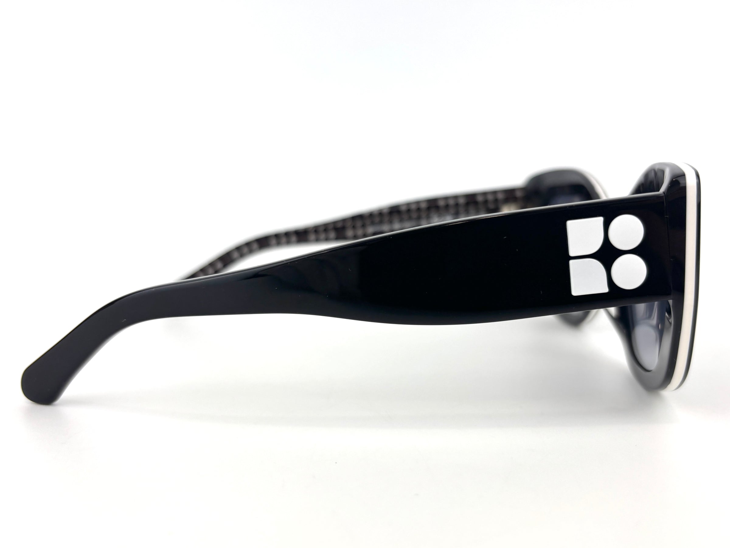 FRIDA/G/S Women’s Sunglasses in Black/White - Glampot