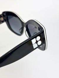 FRIDA/G/S Women’s Sunglasses in Black/White - Glampot