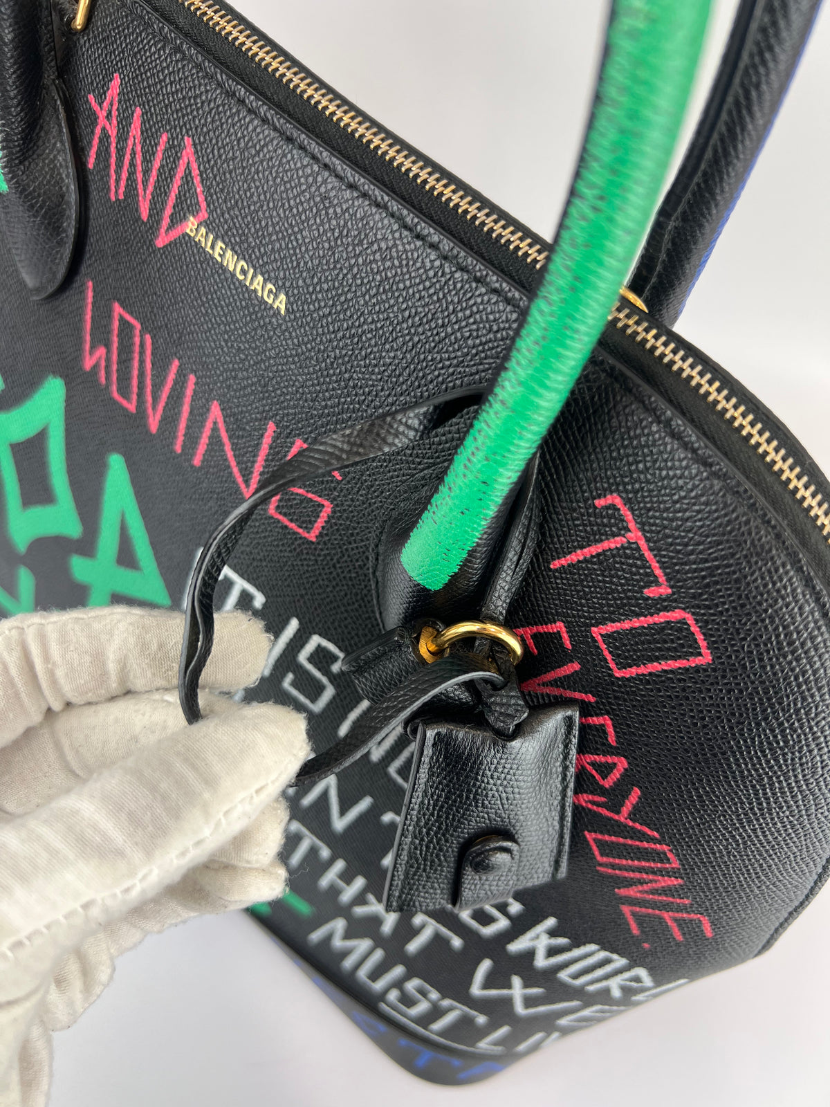 Graffiti Ville L Top Handle Bag
