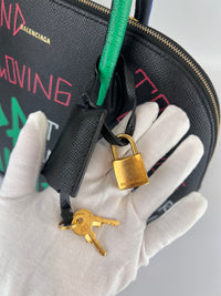 Graffiti Ville L Top Handle Bag