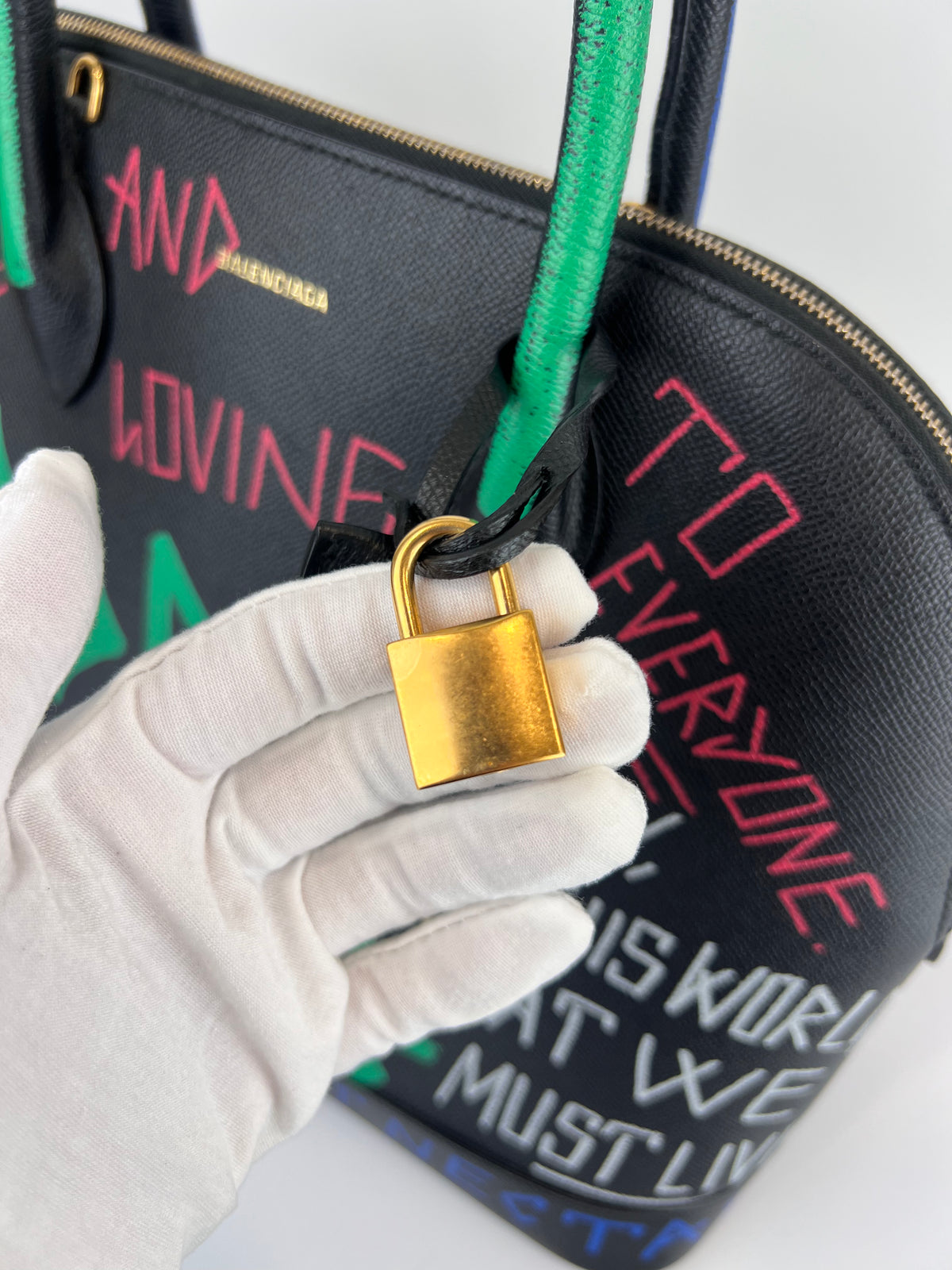 Graffiti Ville L Top Handle Bag