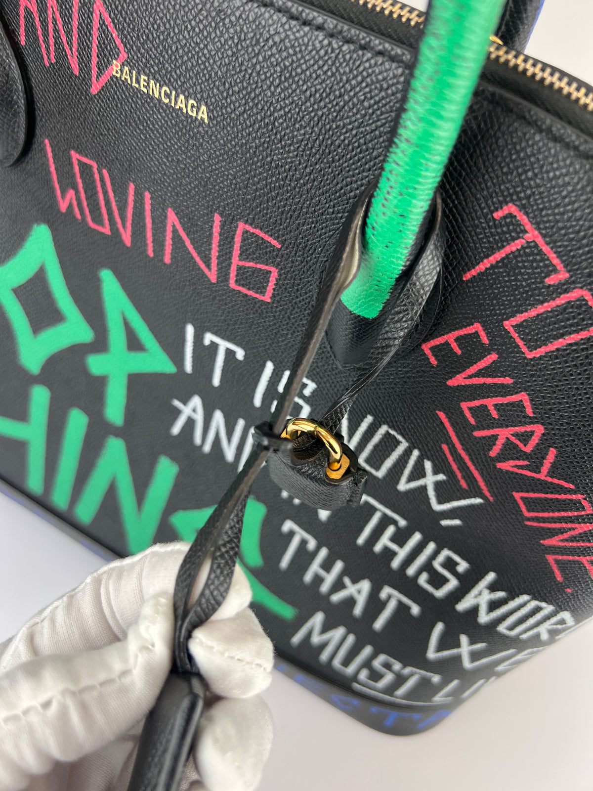 Graffiti Ville L Top Handle Bag