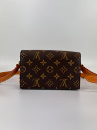 M14738 Steamer Wearable Wallet