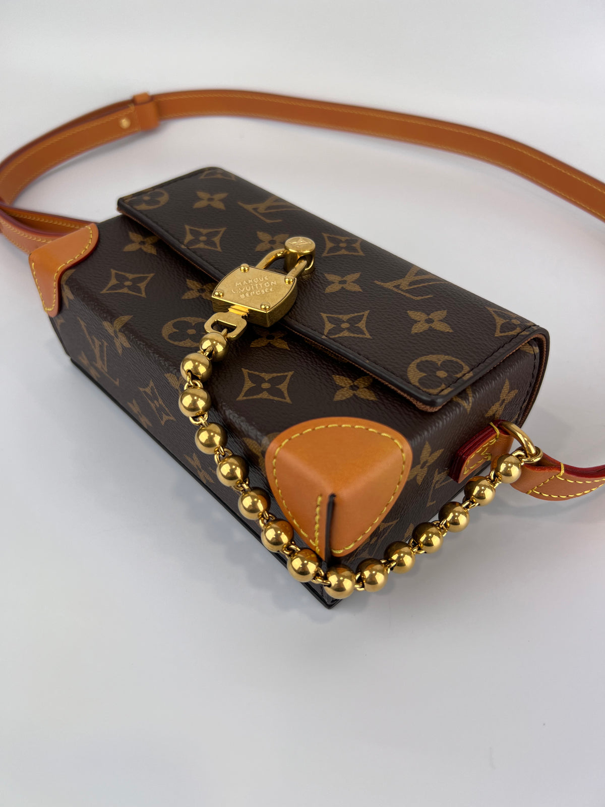 M14738 Steamer Wearable Wallet
