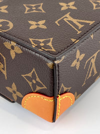 M14738 Steamer Wearable Wallet