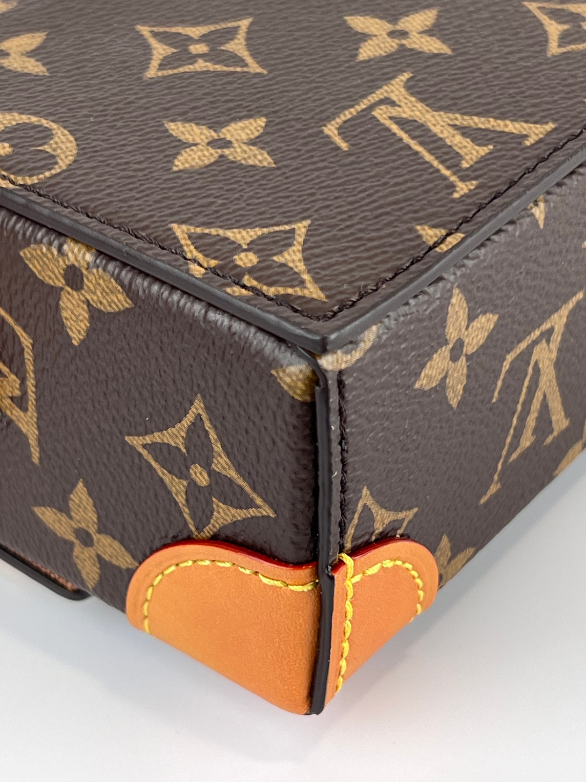 M14738 Steamer Wearable Wallet