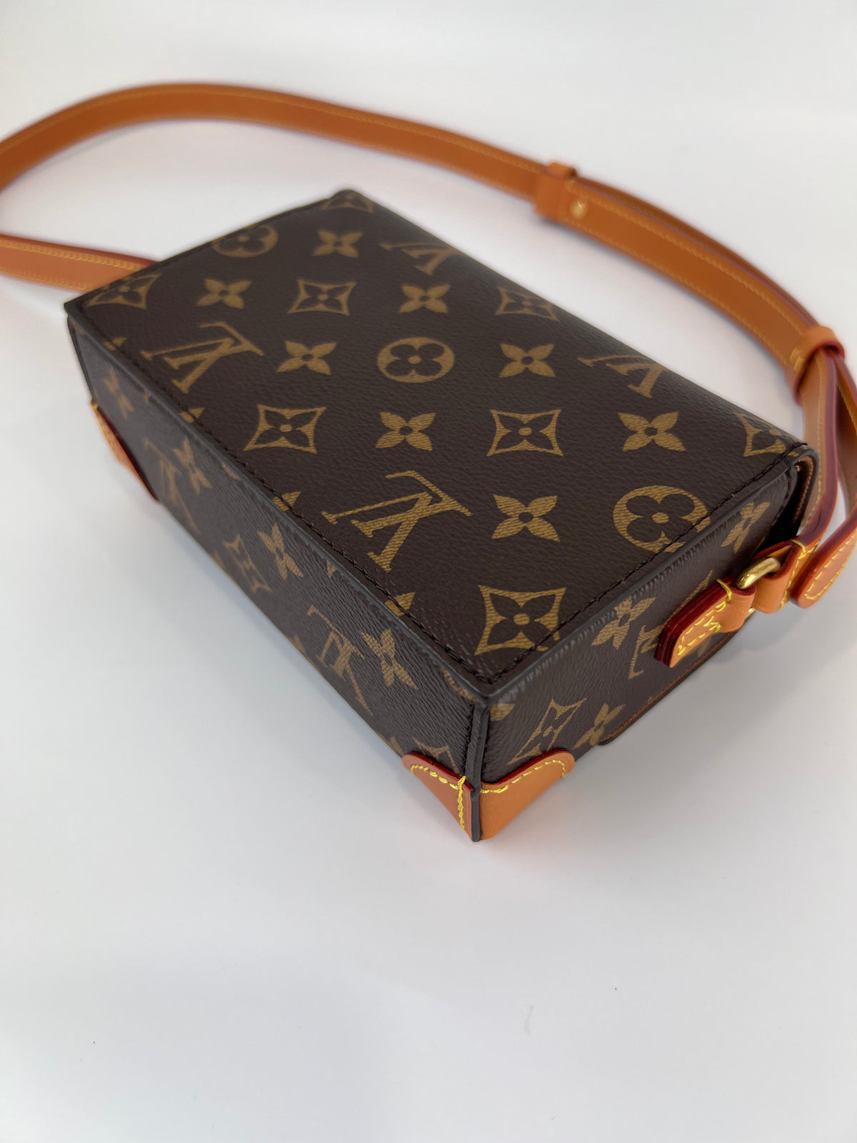 M14738 Steamer Wearable Wallet