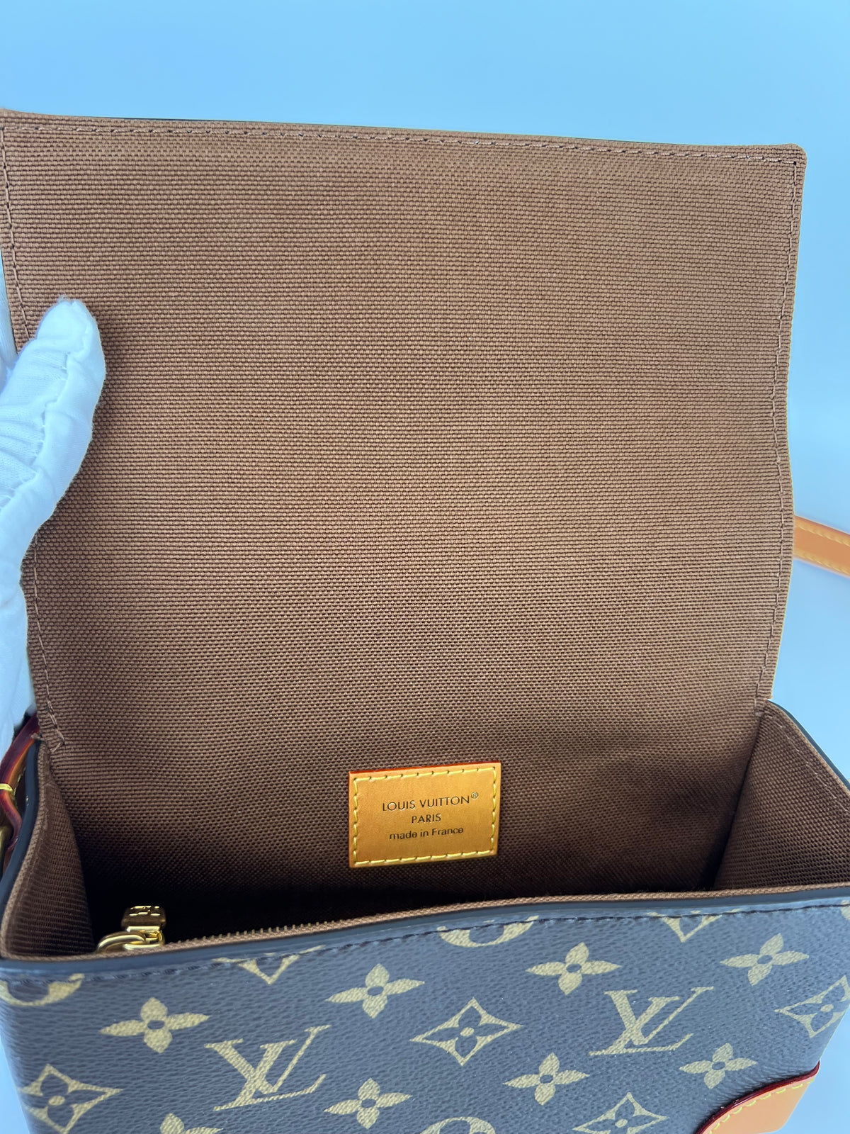 M14738 Steamer Wearable Wallet