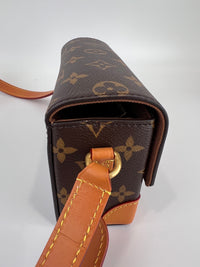 M14738 Steamer Wearable Wallet