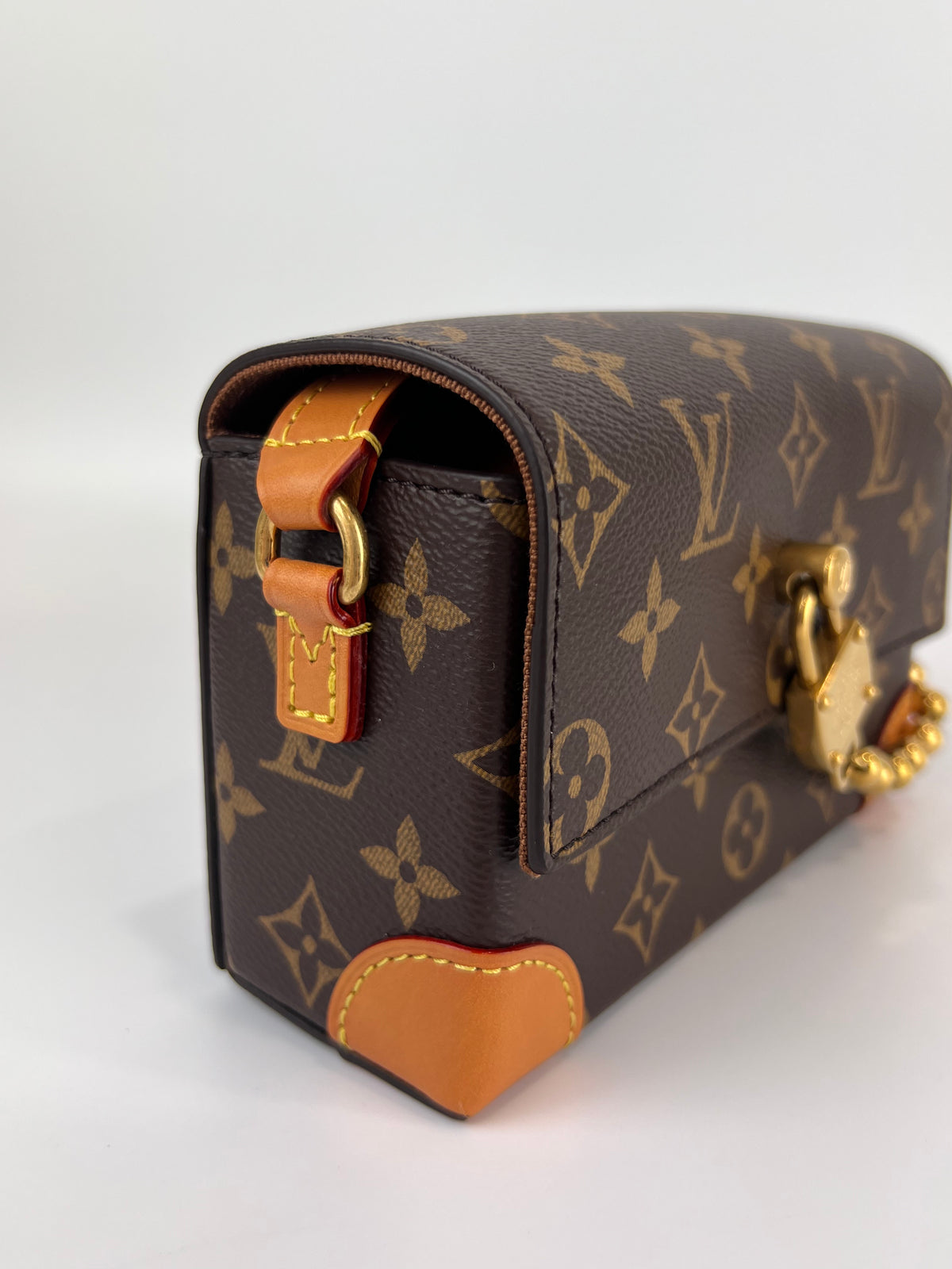M14738 Steamer Wearable Wallet