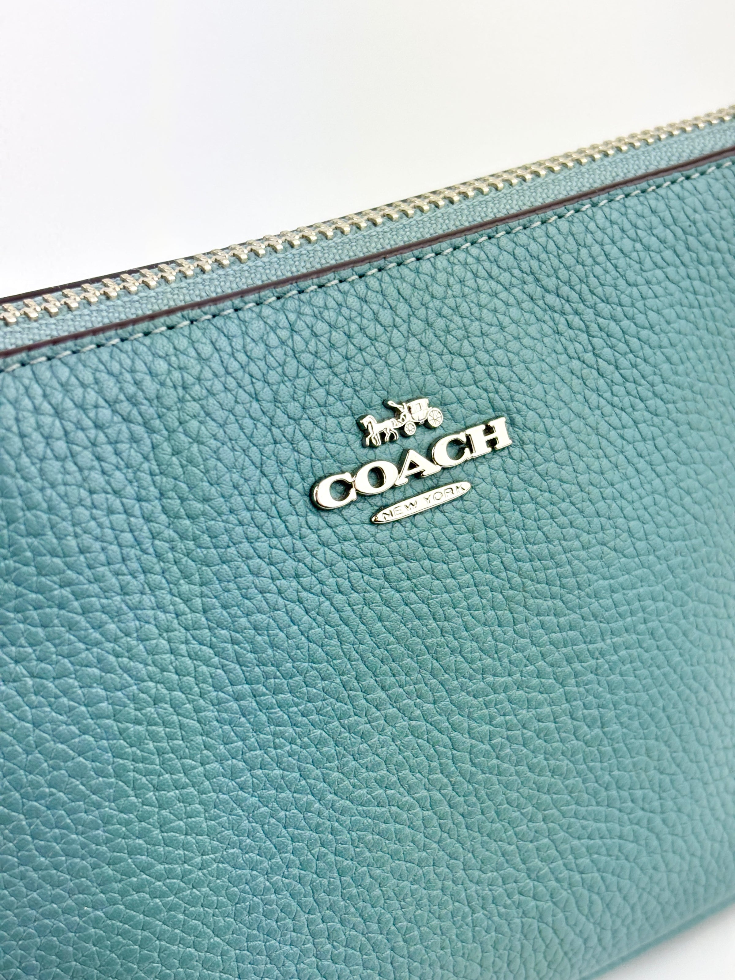 53077 Nolita Wristlet 19 Blue