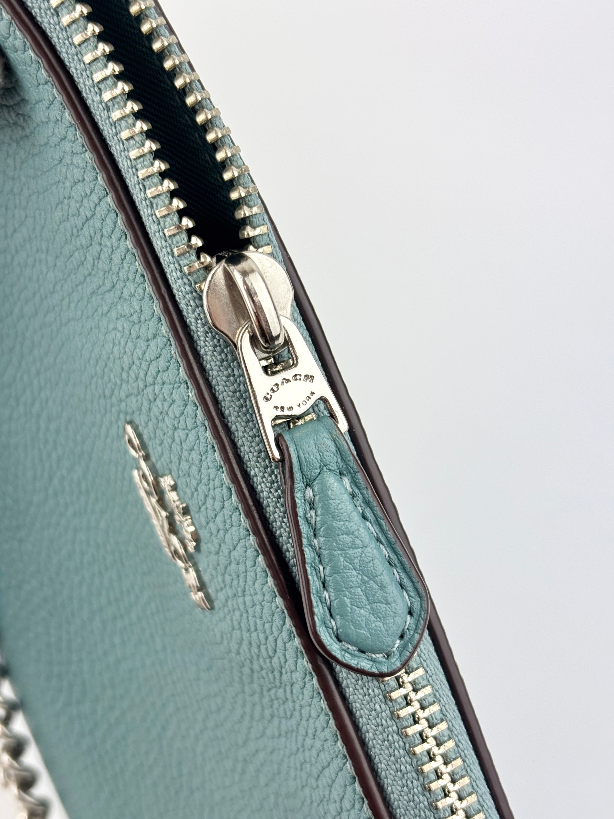 53077 Nolita Wristlet 19 Blue