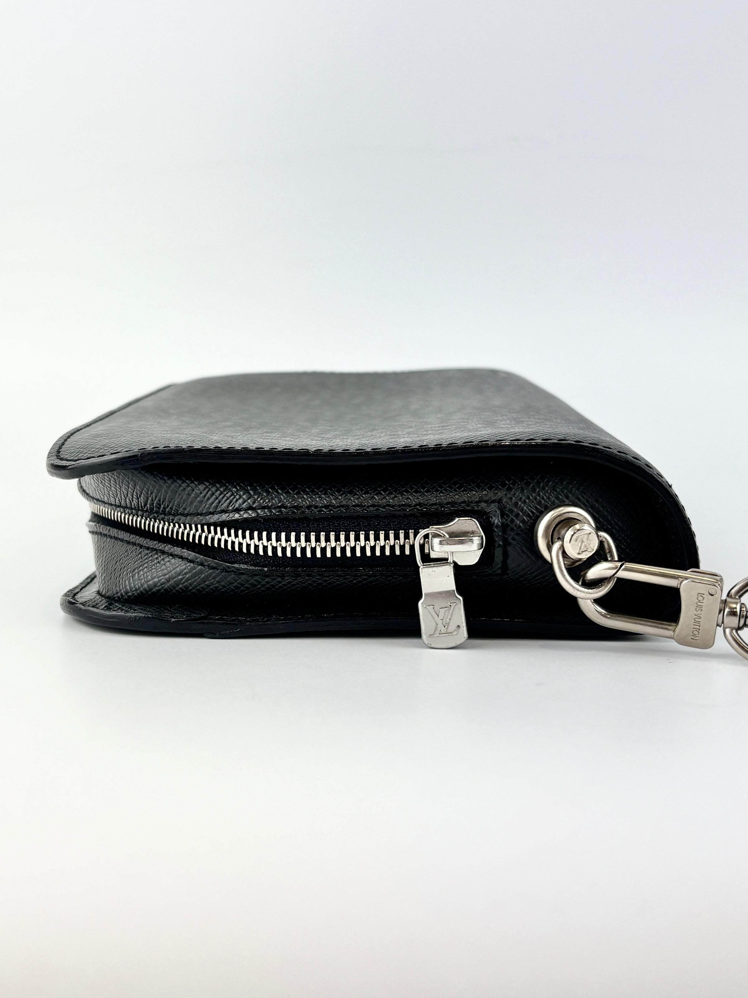 M30182 Taiga Leather Pochette Baikal Clutch