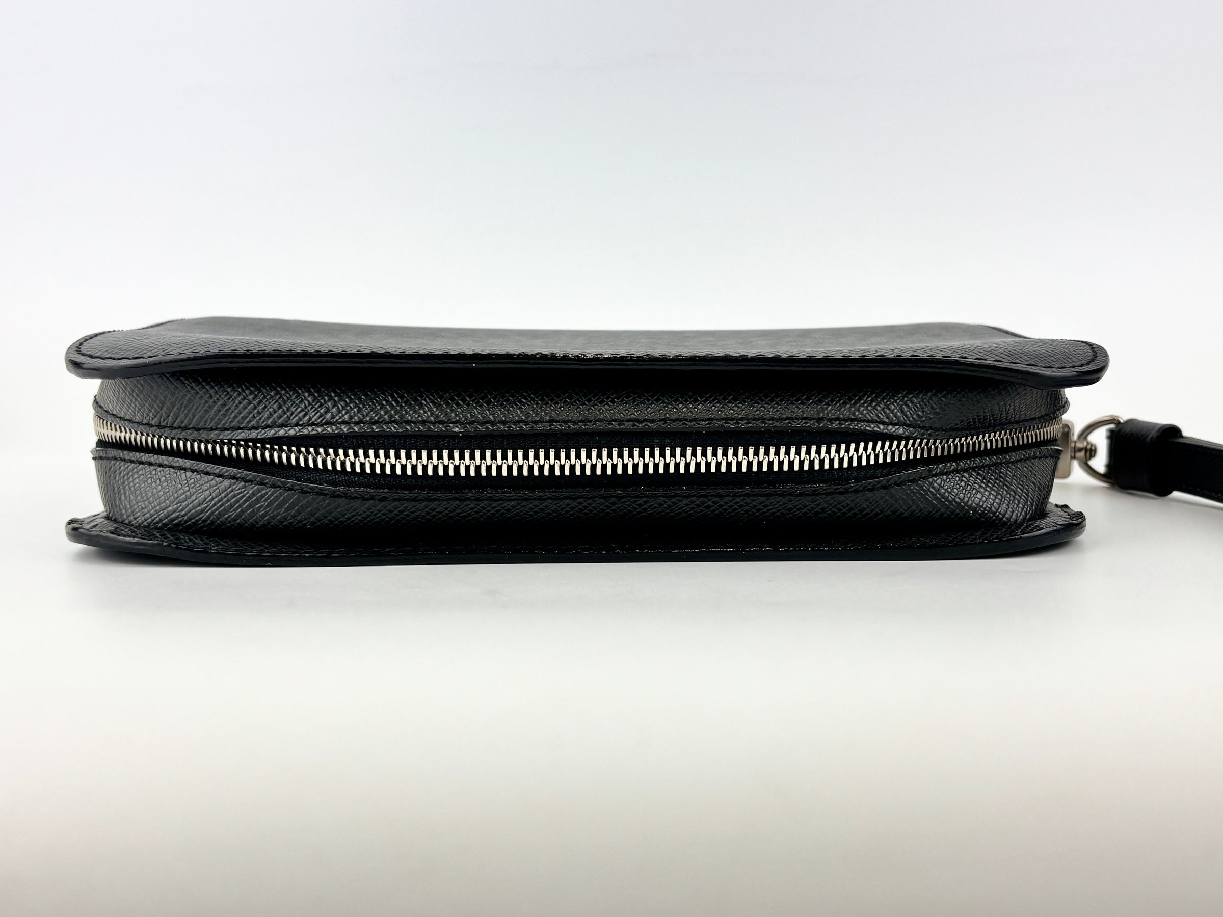 M30182 Taiga Leather Pochette Baikal Clutch