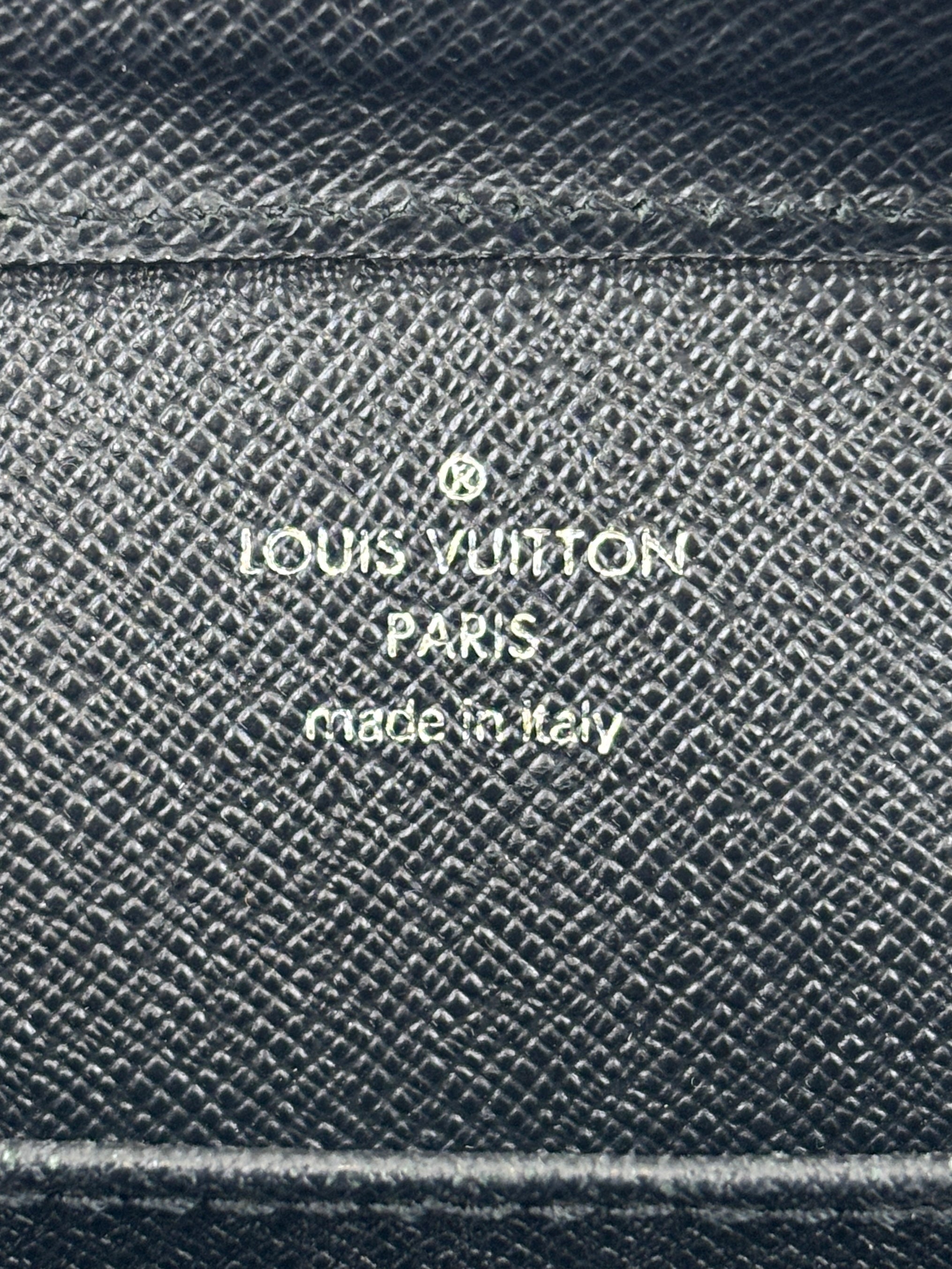 M30182 Taiga Leather Pochette Baikal Clutch