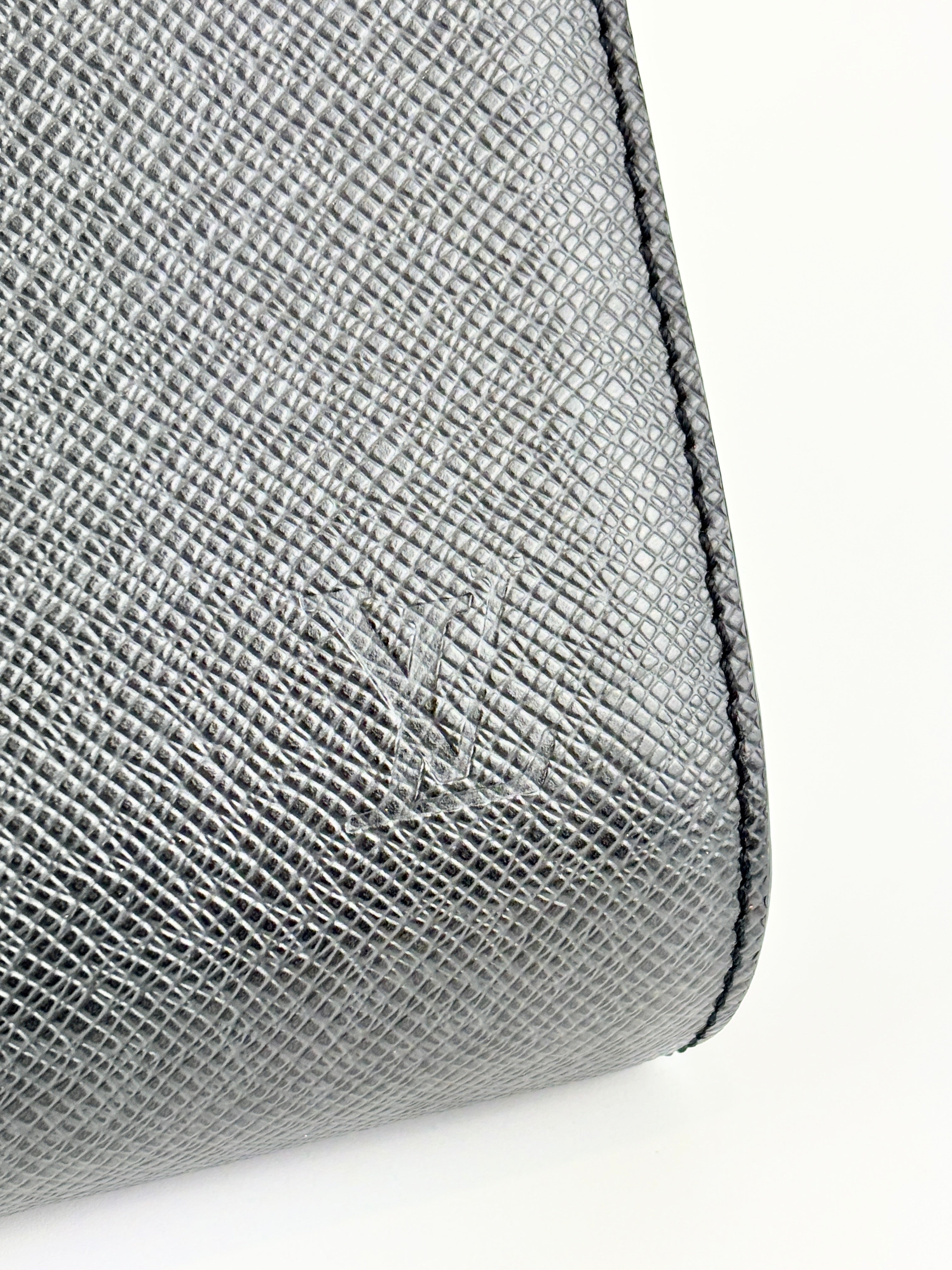 LV M30182 Taiga Leather Pochette Baikal Clutch – Glampot