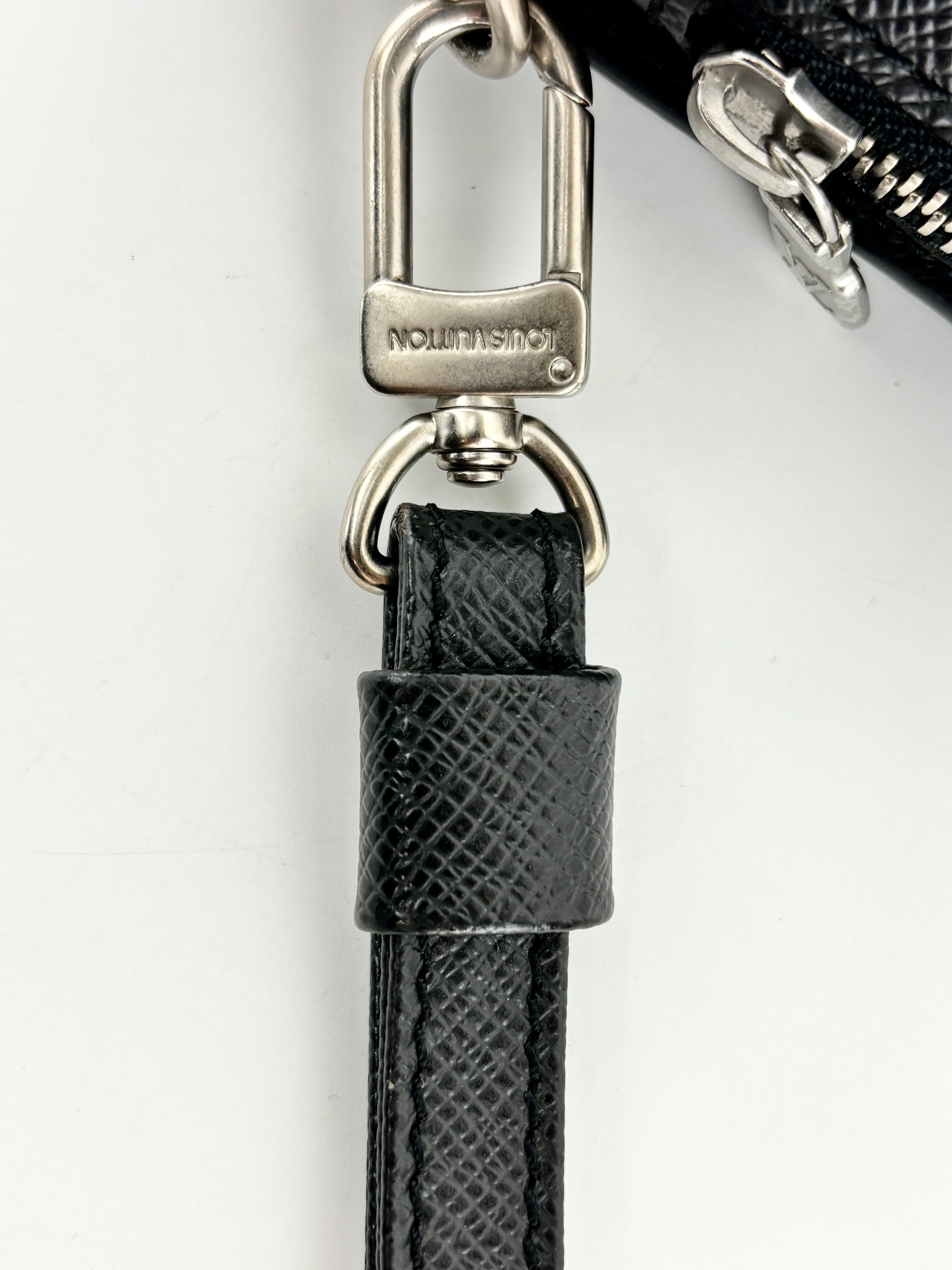 LV M30182 Taiga Leather Pochette Baikal Clutch – Glampot